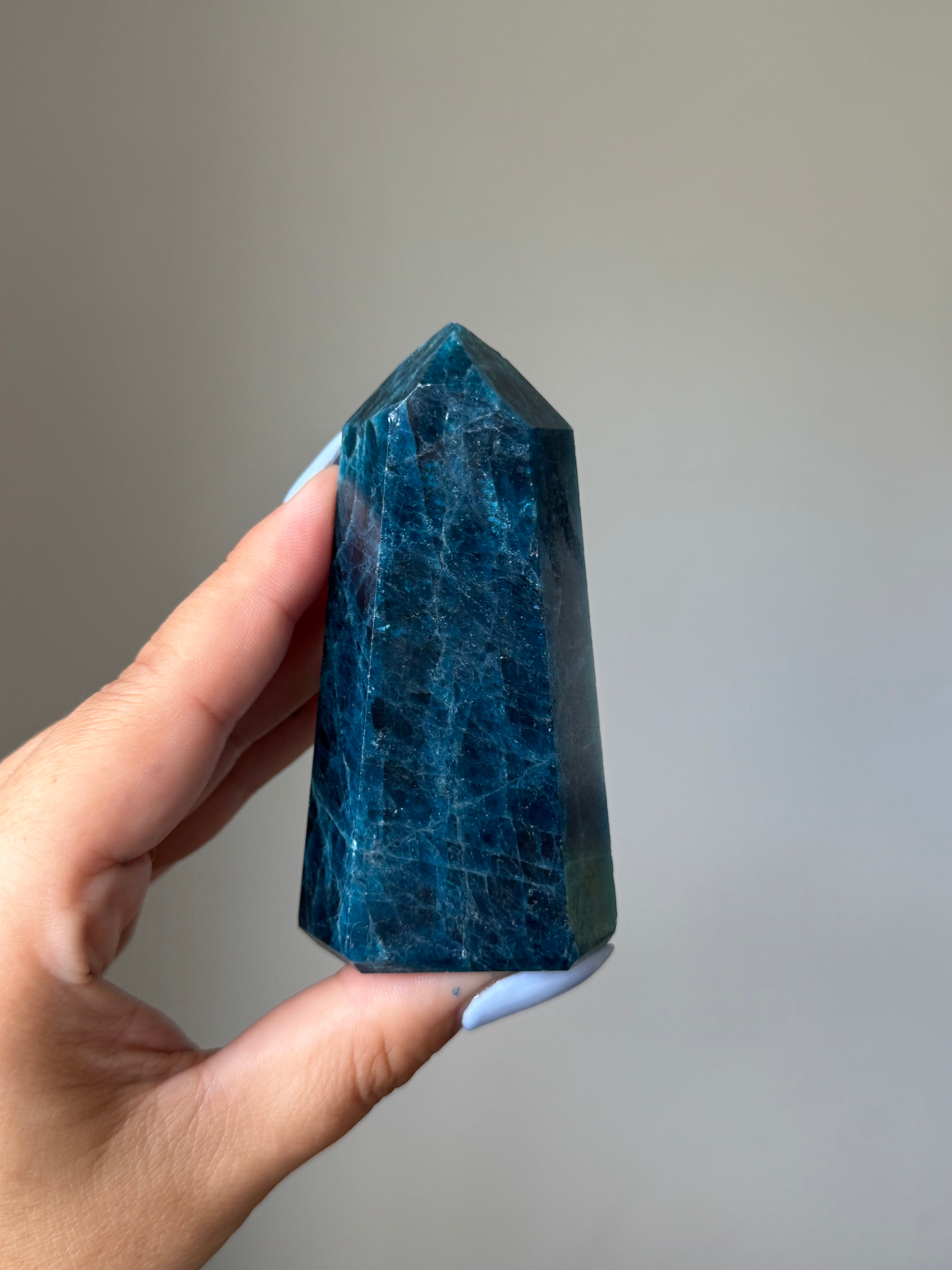 Apatite Tower | Crystal Cartel #141 ( Chipped )