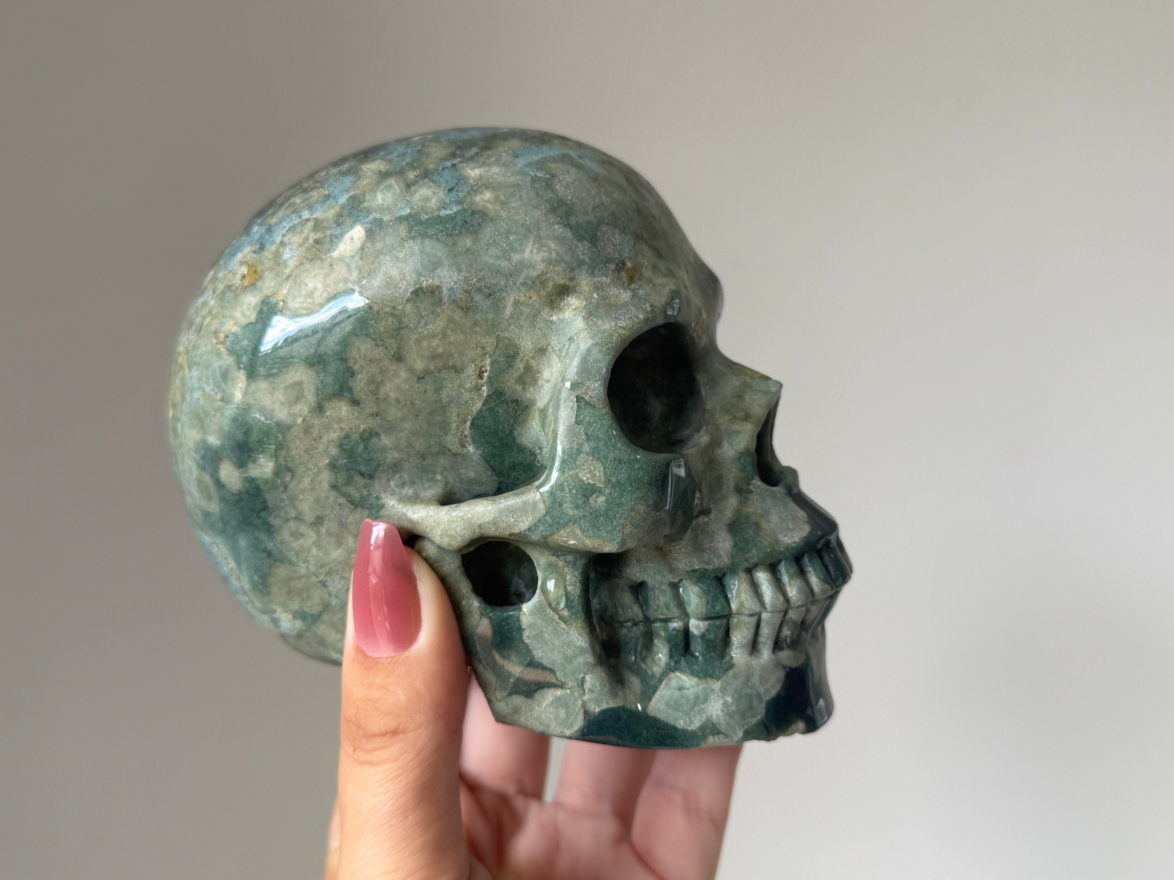 Moss Agate & Quartz Crystal Skull Carving – Natural Green Skull Stone for Grounding & Growth