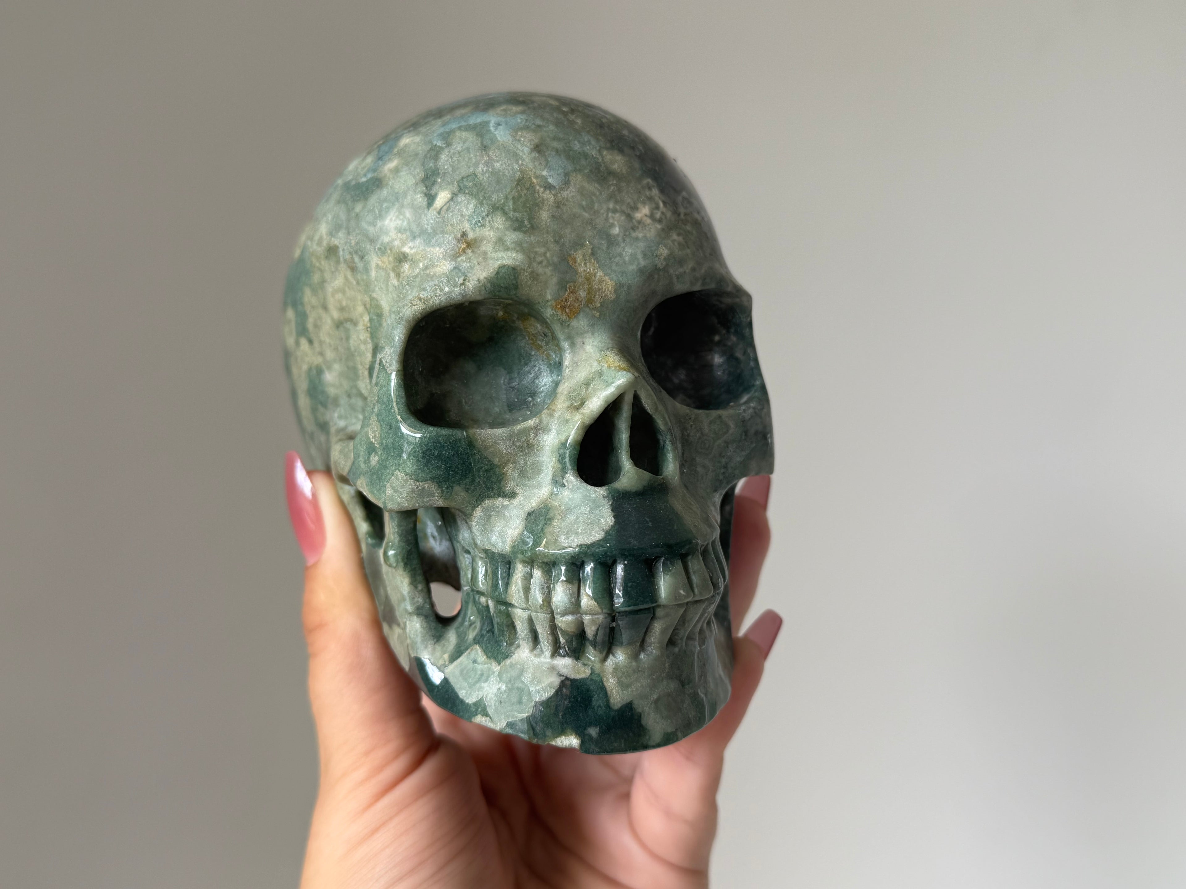 Moss Agate & Quartz Crystal Skull Carving – Natural Green Skull Stone for Grounding & Growth