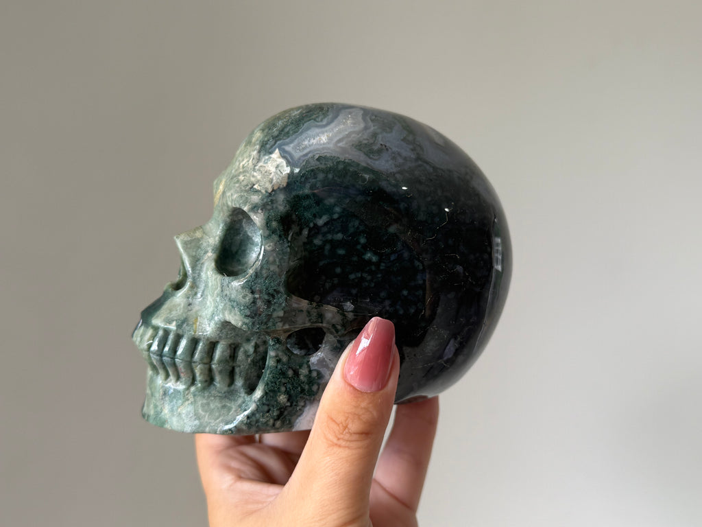 Moss Agate & Quartz Crystal Skull Carving – Natural Green Skull Stone for Grounding & Growth