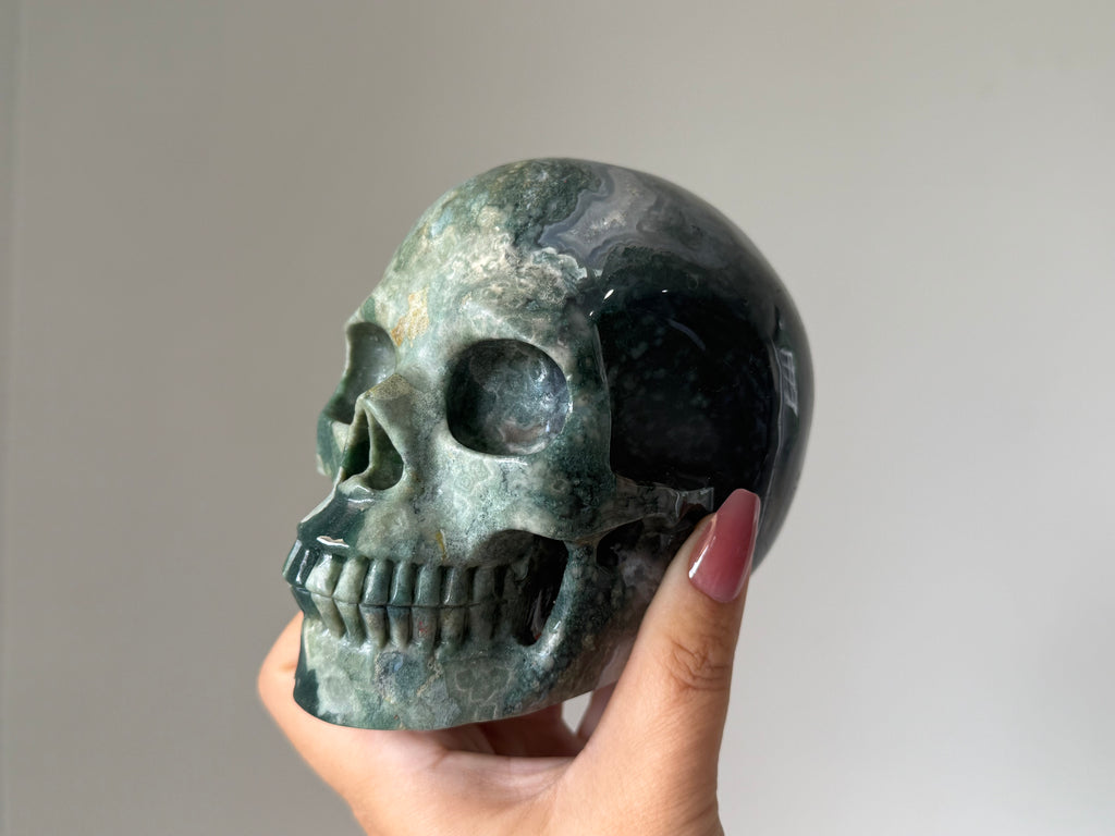 Moss Agate & Quartz Crystal Skull Carving – Natural Green Skull Stone for Grounding & Growth