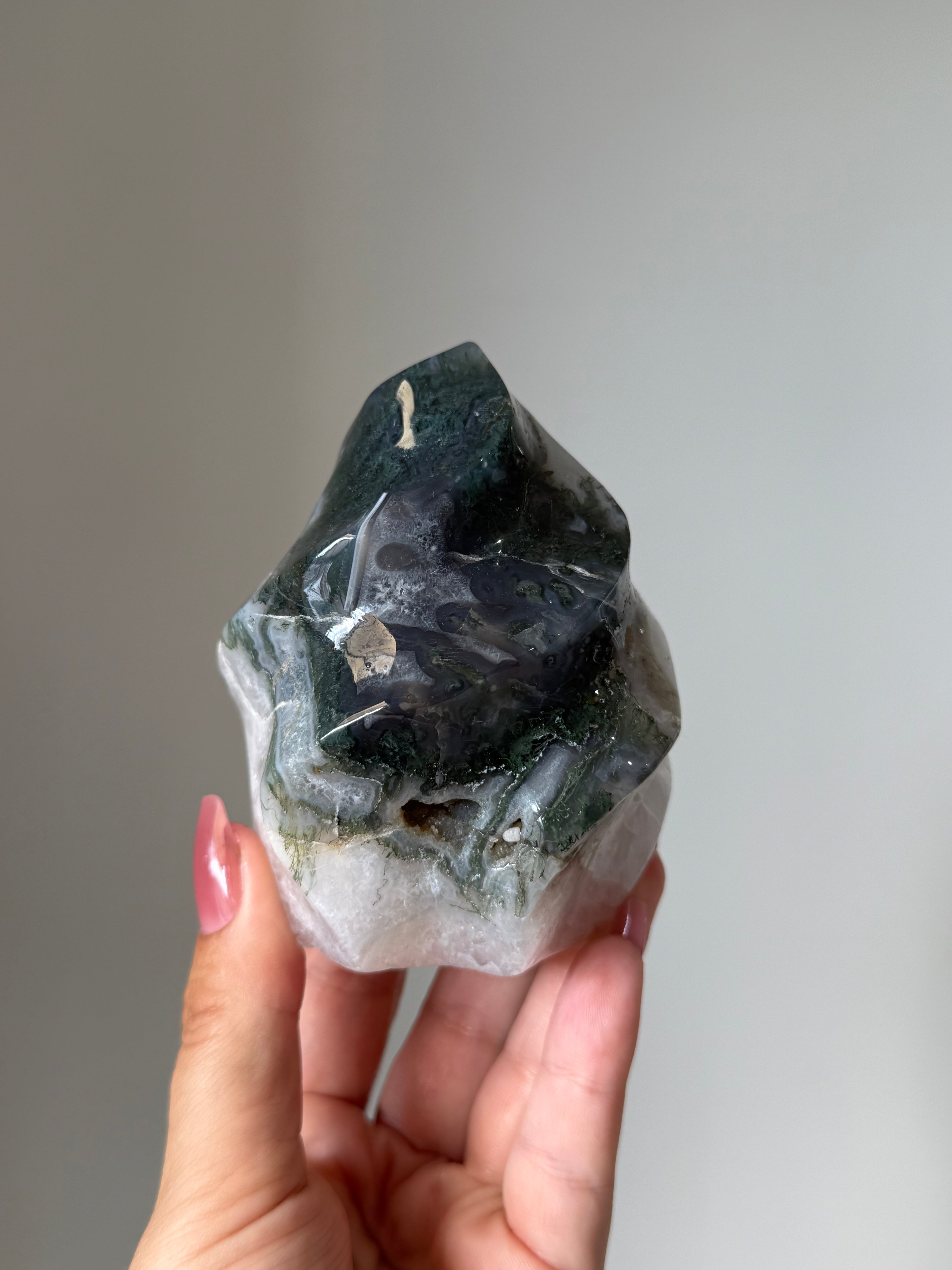 Moss Agate Flame Carving – Natural Moss Agate Crystal for Grounding, New Beginnings & Meditation Decor