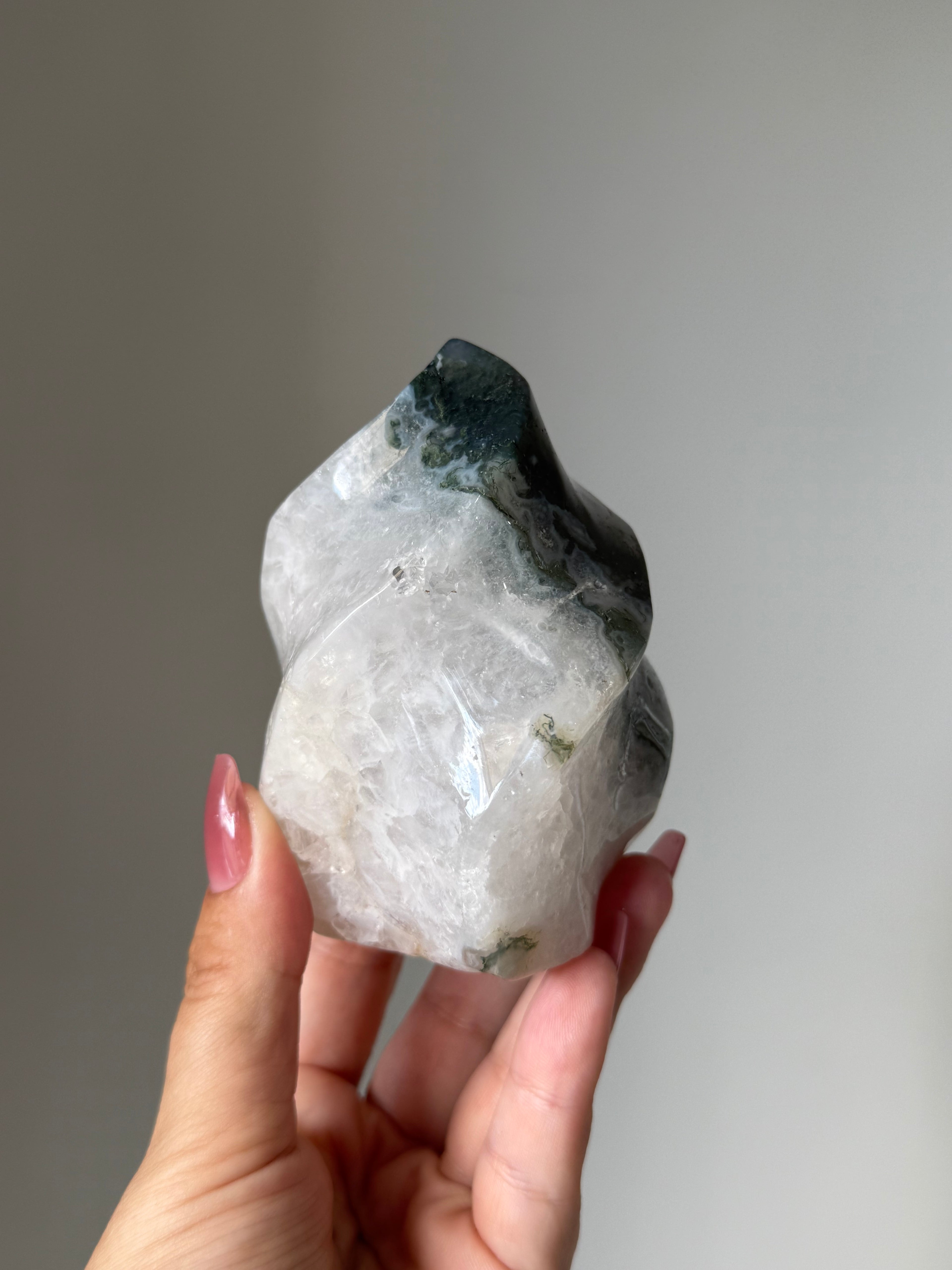 Moss Agate Flame Carving – Natural Moss Agate Crystal for Grounding, New Beginnings & Meditation Decor