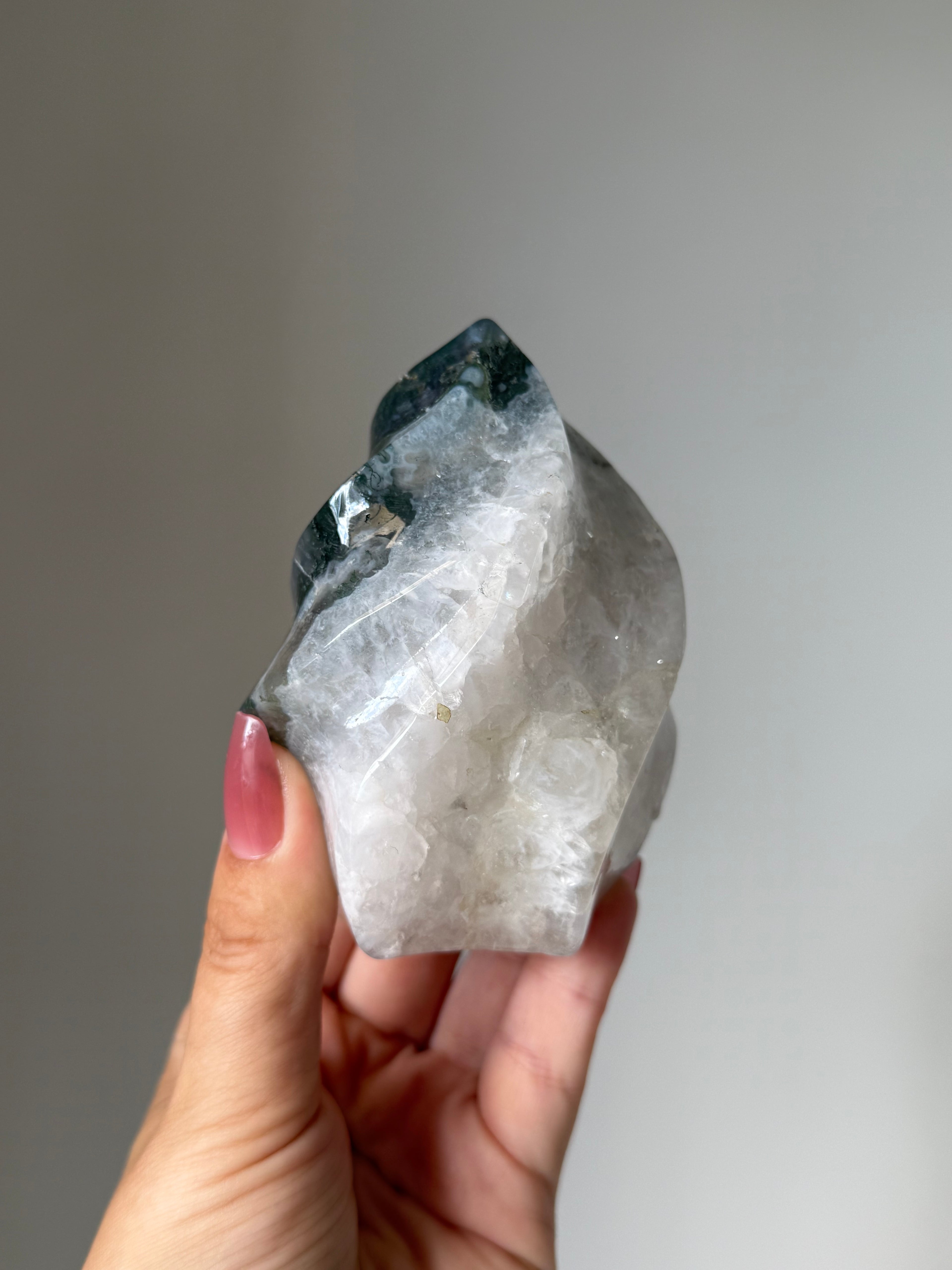 Moss Agate Flame Carving – Natural Moss Agate Crystal for Grounding, New Beginnings & Meditation Decor