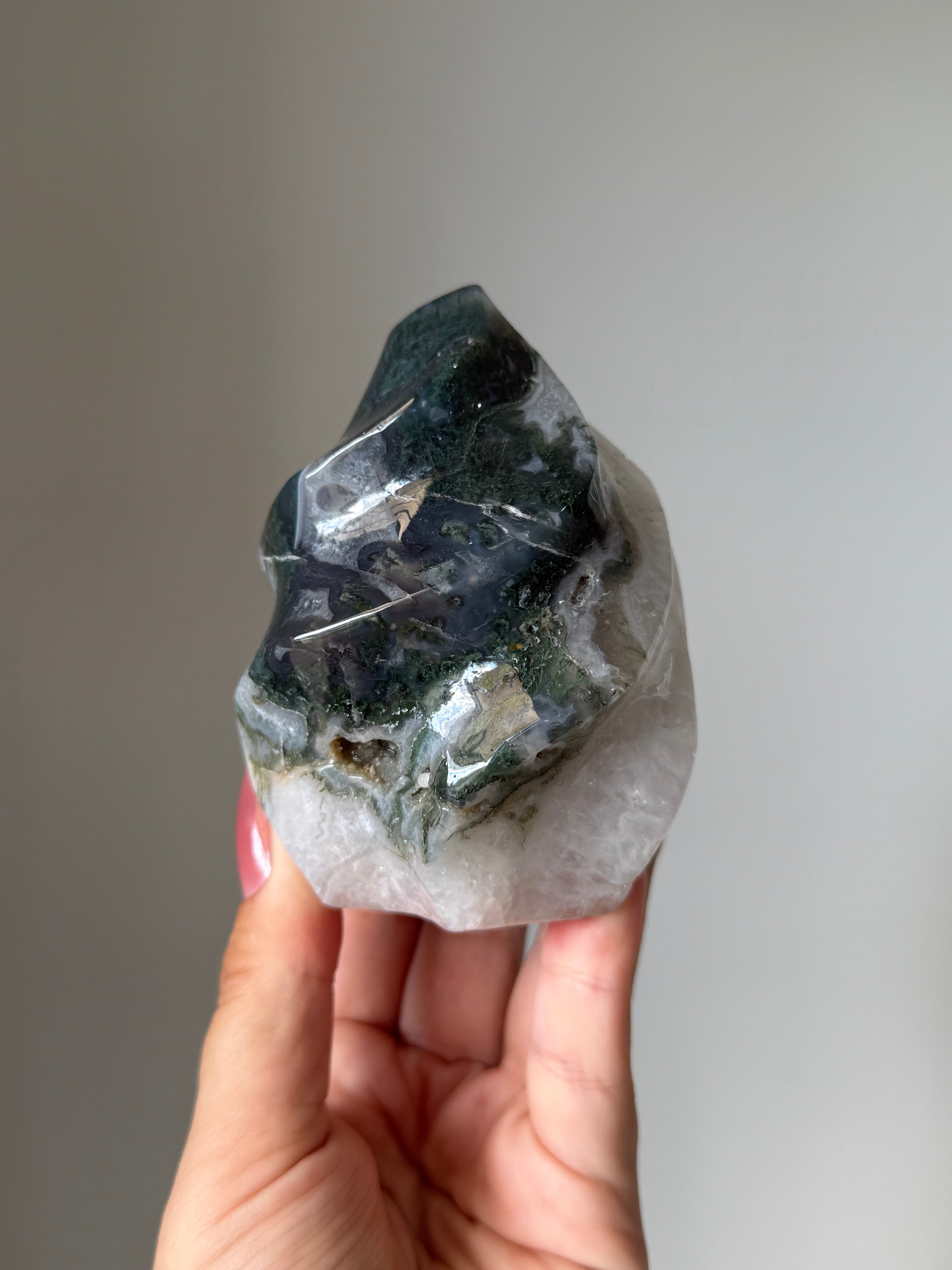 Moss Agate Flame Carving – Natural Moss Agate Crystal for Grounding, New Beginnings & Meditation Decor