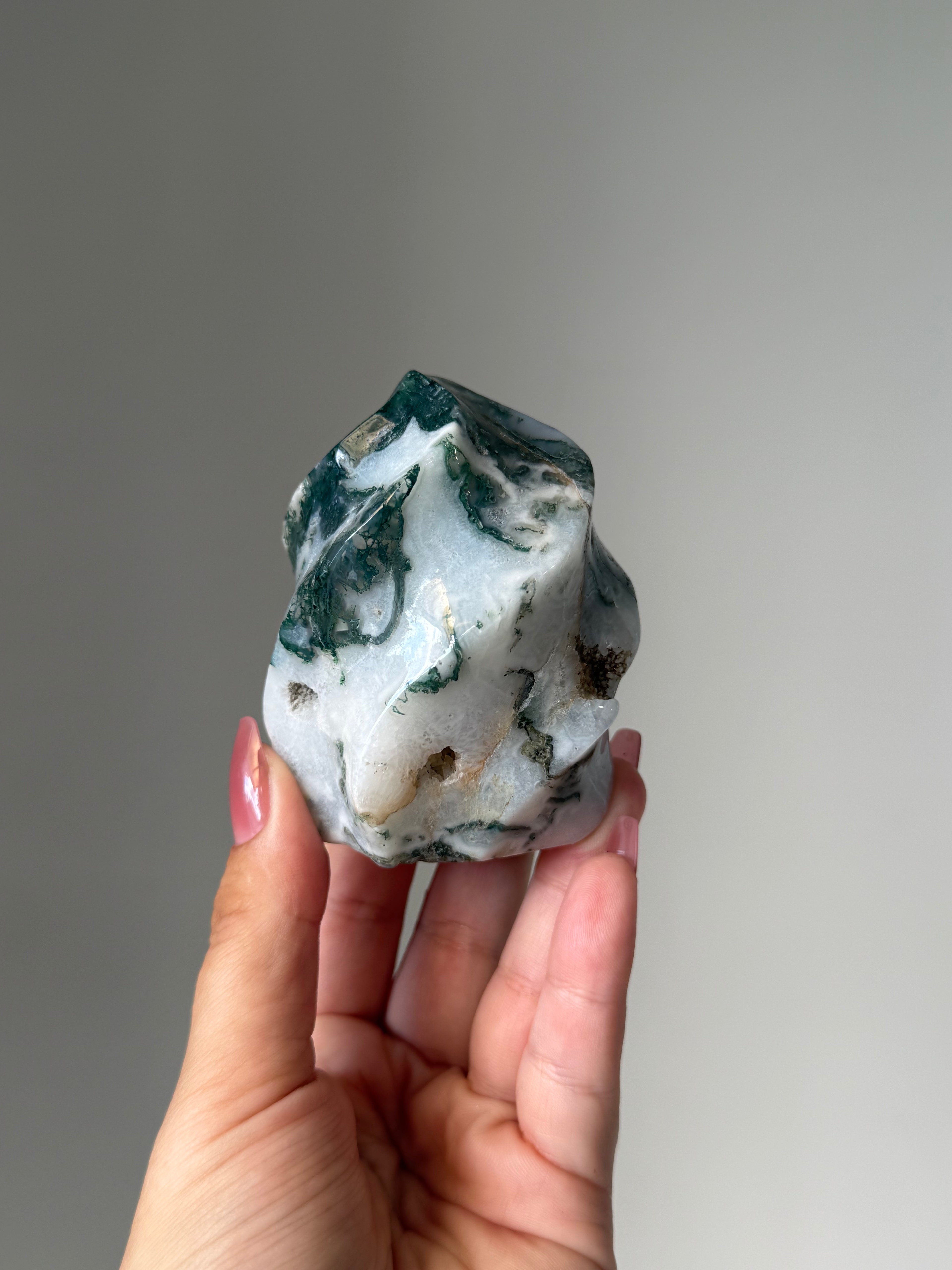 Moss Agate Flame Carving – Grounding Crystal for Emotional Balance & Nervous System Support | Green Moss Agate Healing Stone