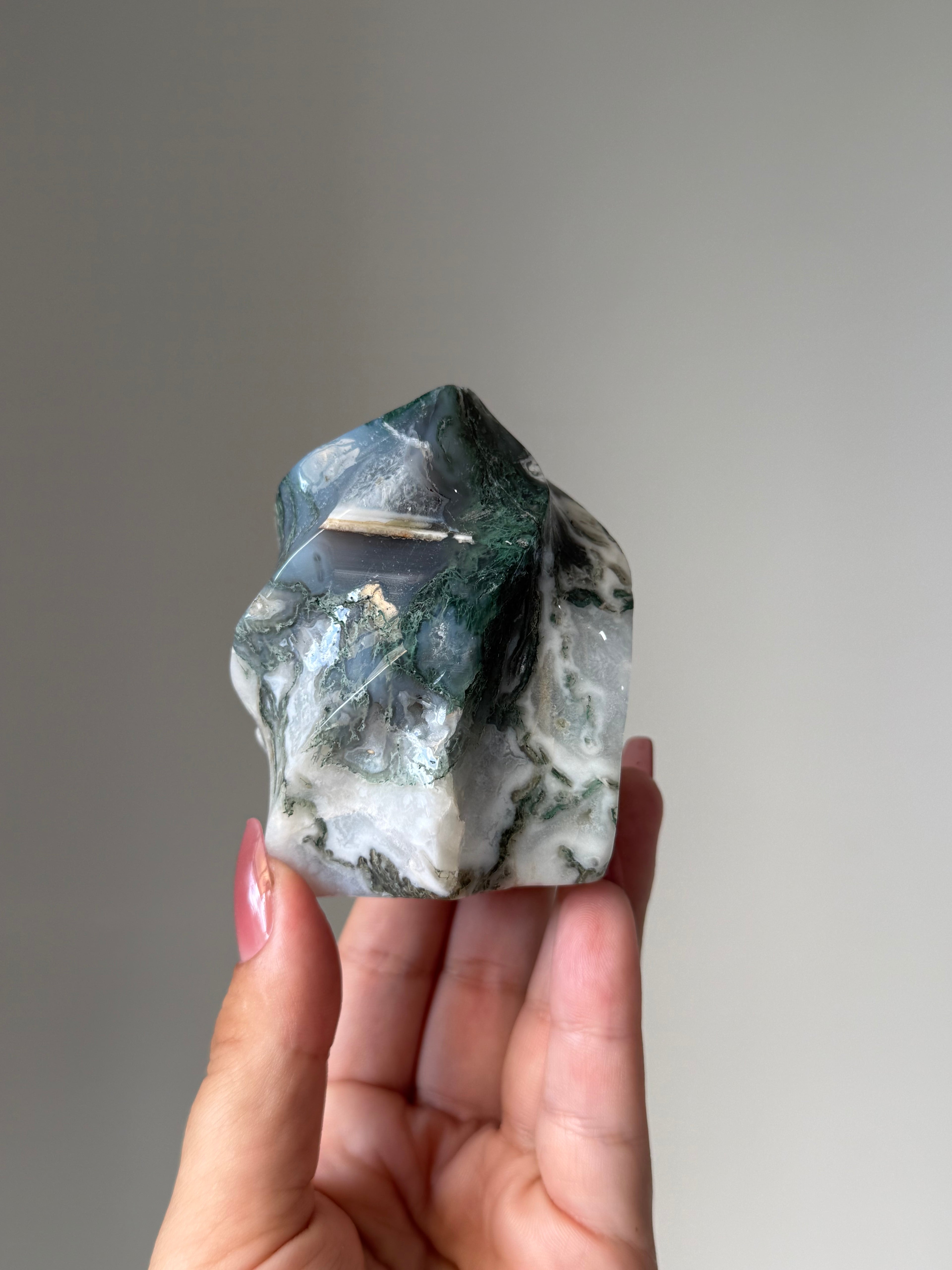 Moss Agate Flame Carving – Grounding Crystal for Emotional Balance & Nervous System Support | Green Moss Agate Healing Stone