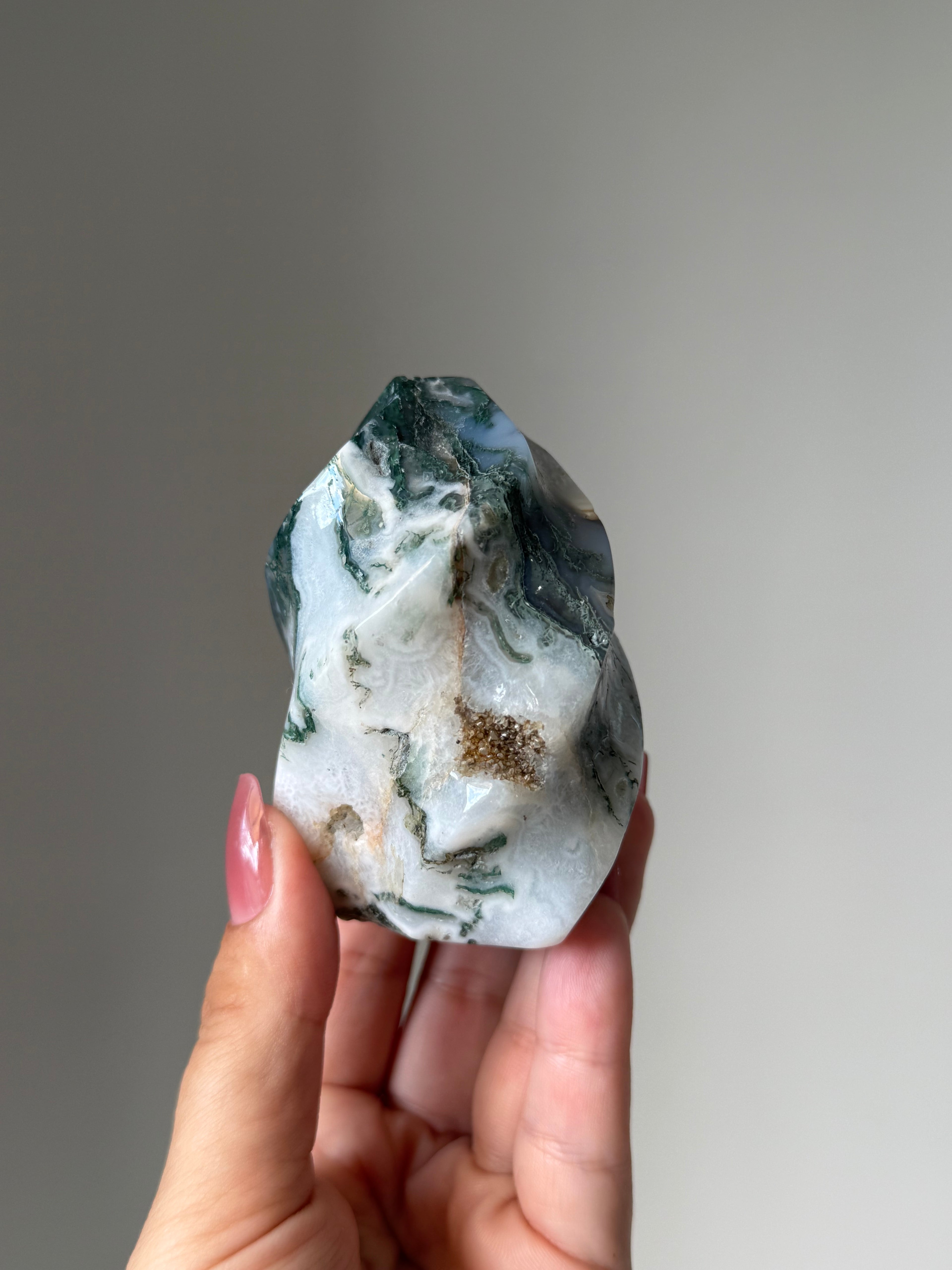 Moss Agate Flame Carving – Grounding Crystal for Emotional Balance & Nervous System Support | Green Moss Agate Healing Stone