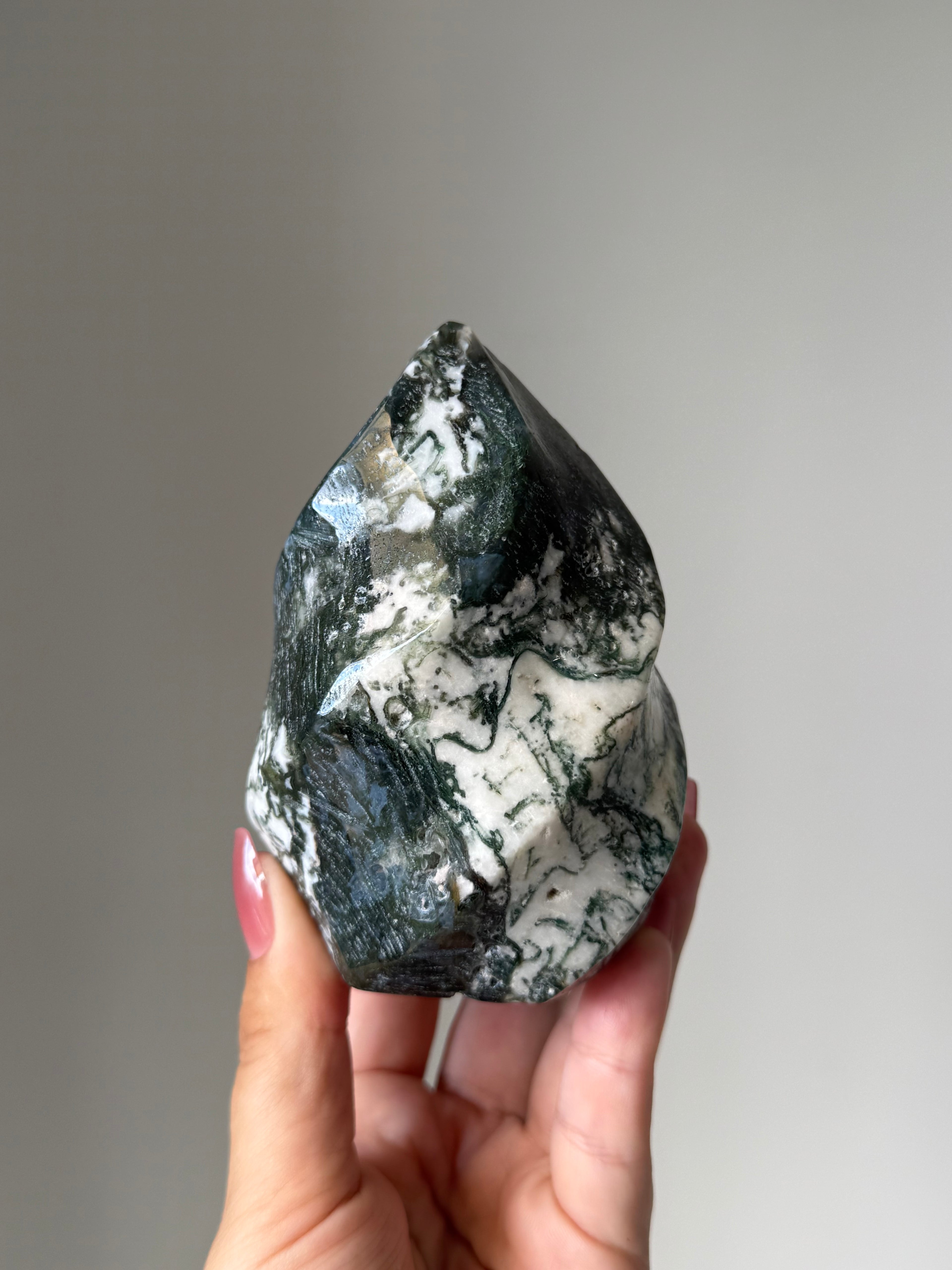 Moss Agate Flame Carving – Natural Moss Agate Crystal for Grounding, New Beginnings & Meditation Decor