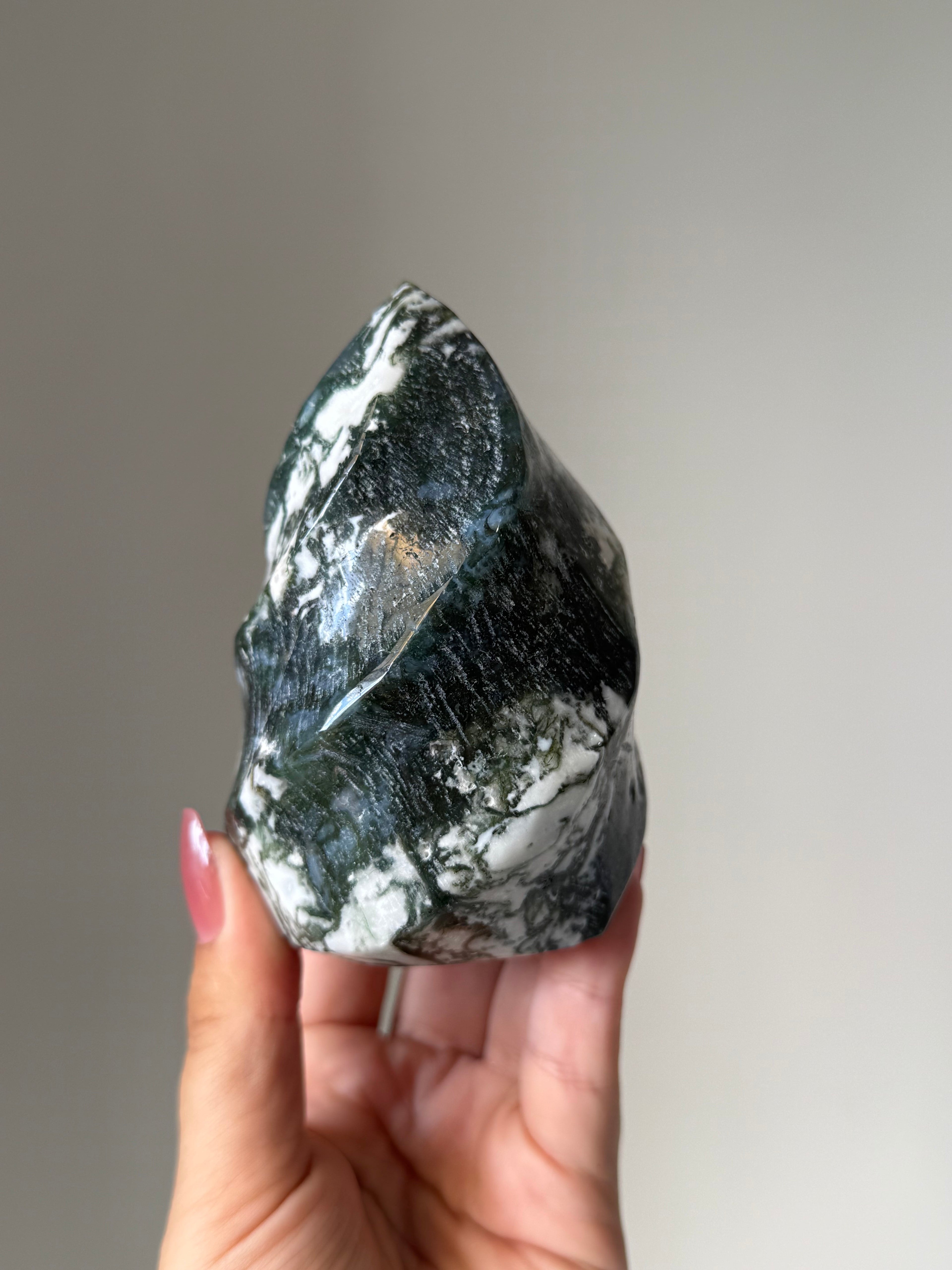 Moss Agate Flame Carving – Natural Moss Agate Crystal for Grounding, New Beginnings & Meditation Decor