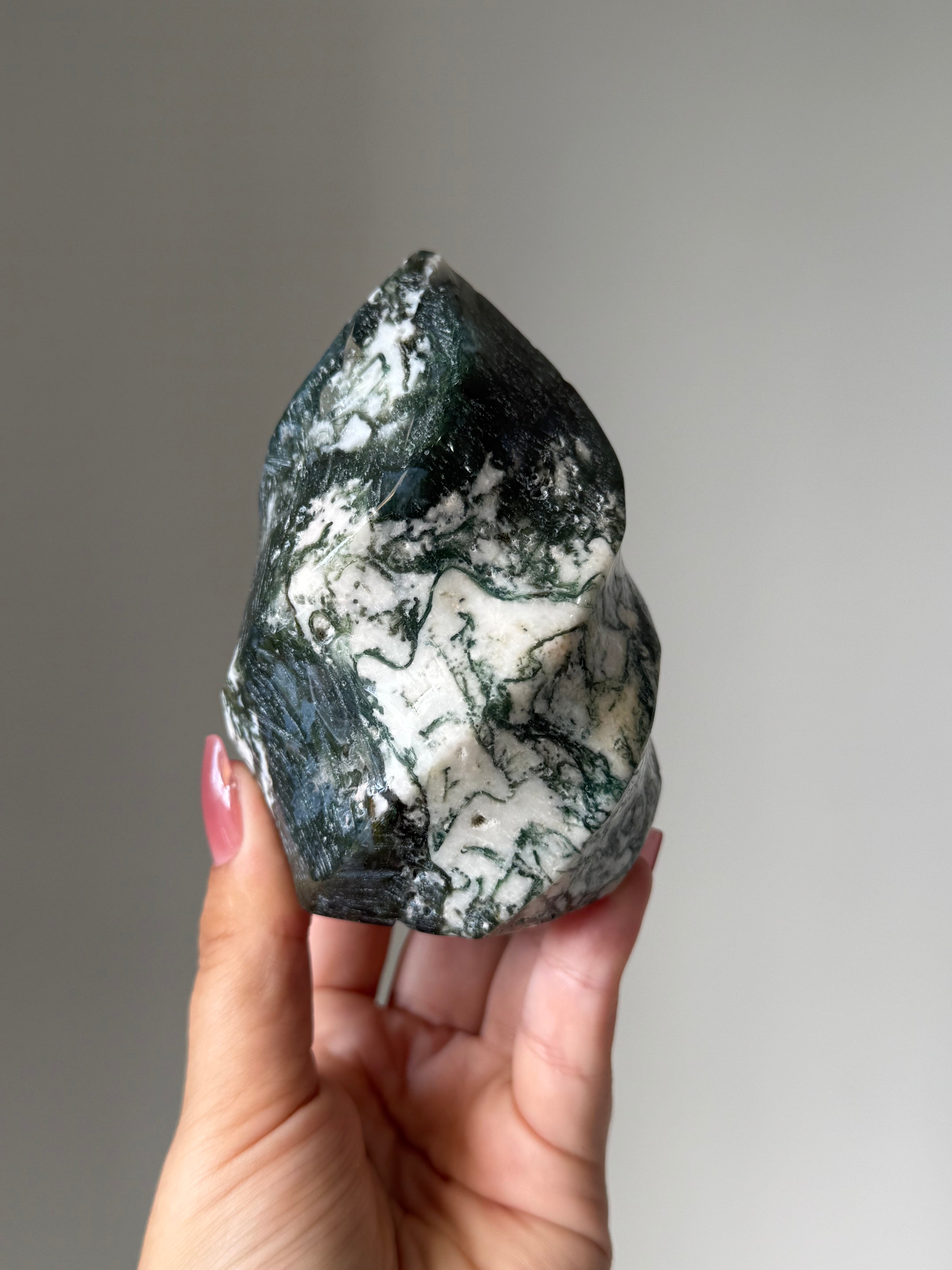 Moss Agate Flame Carving – Natural Moss Agate Crystal for Grounding, New Beginnings & Meditation Decor