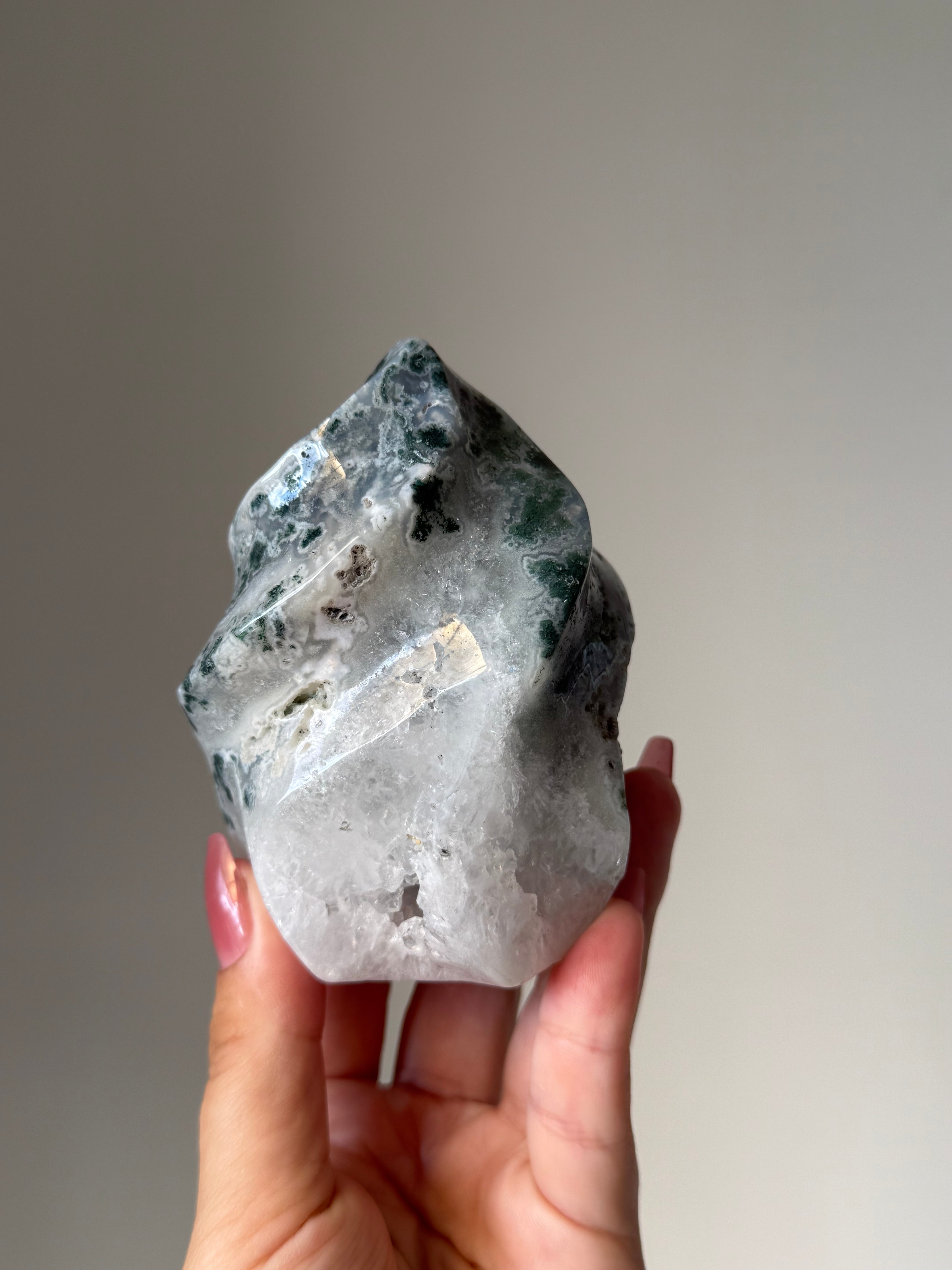 Moss Agate Flame Carving – Natural Moss Agate Crystal for Grounding, New Beginnings & Meditation Decor