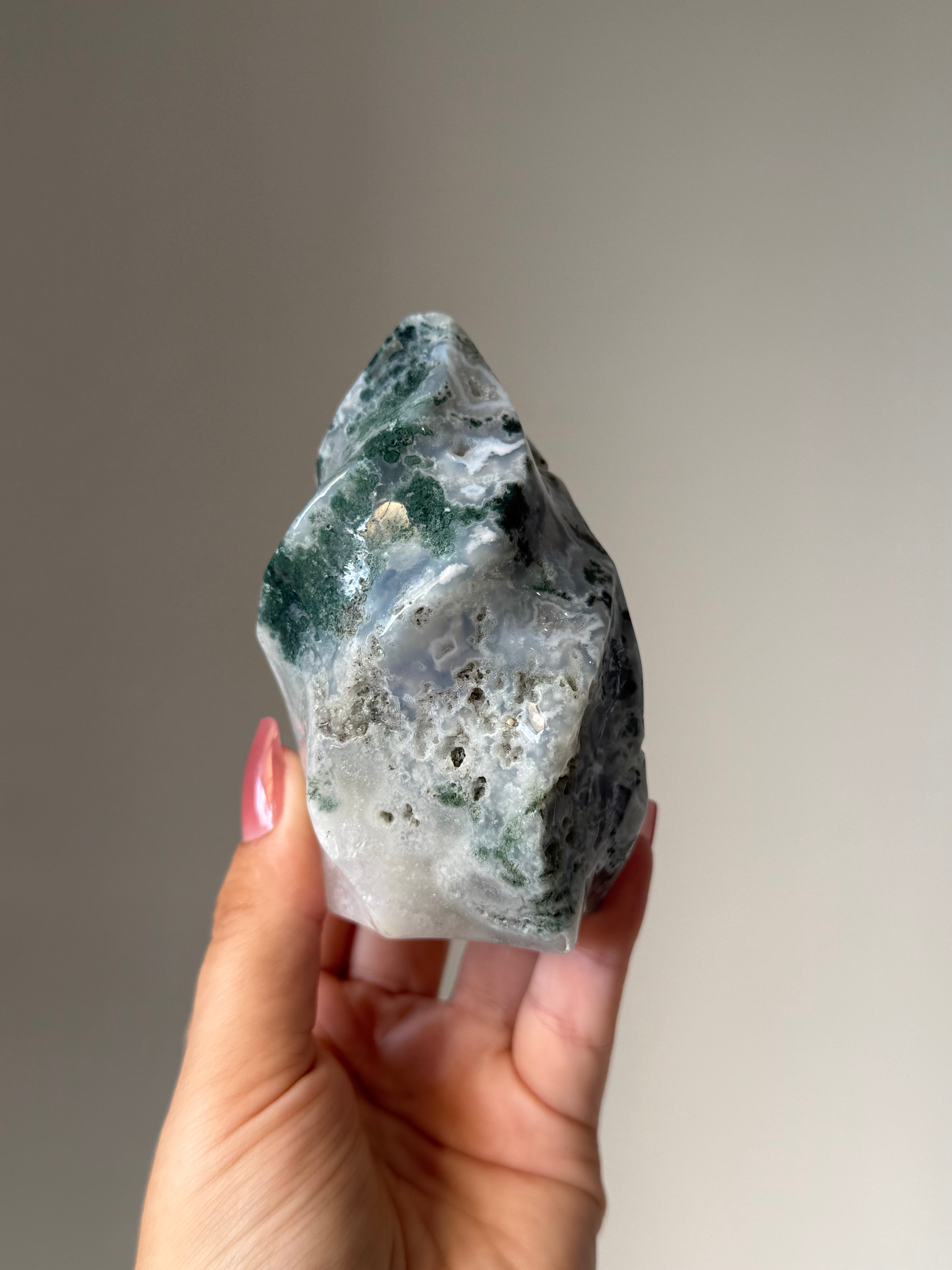 Moss Agate Flame Carving – Natural Moss Agate Crystal for Grounding, New Beginnings & Meditation Decor