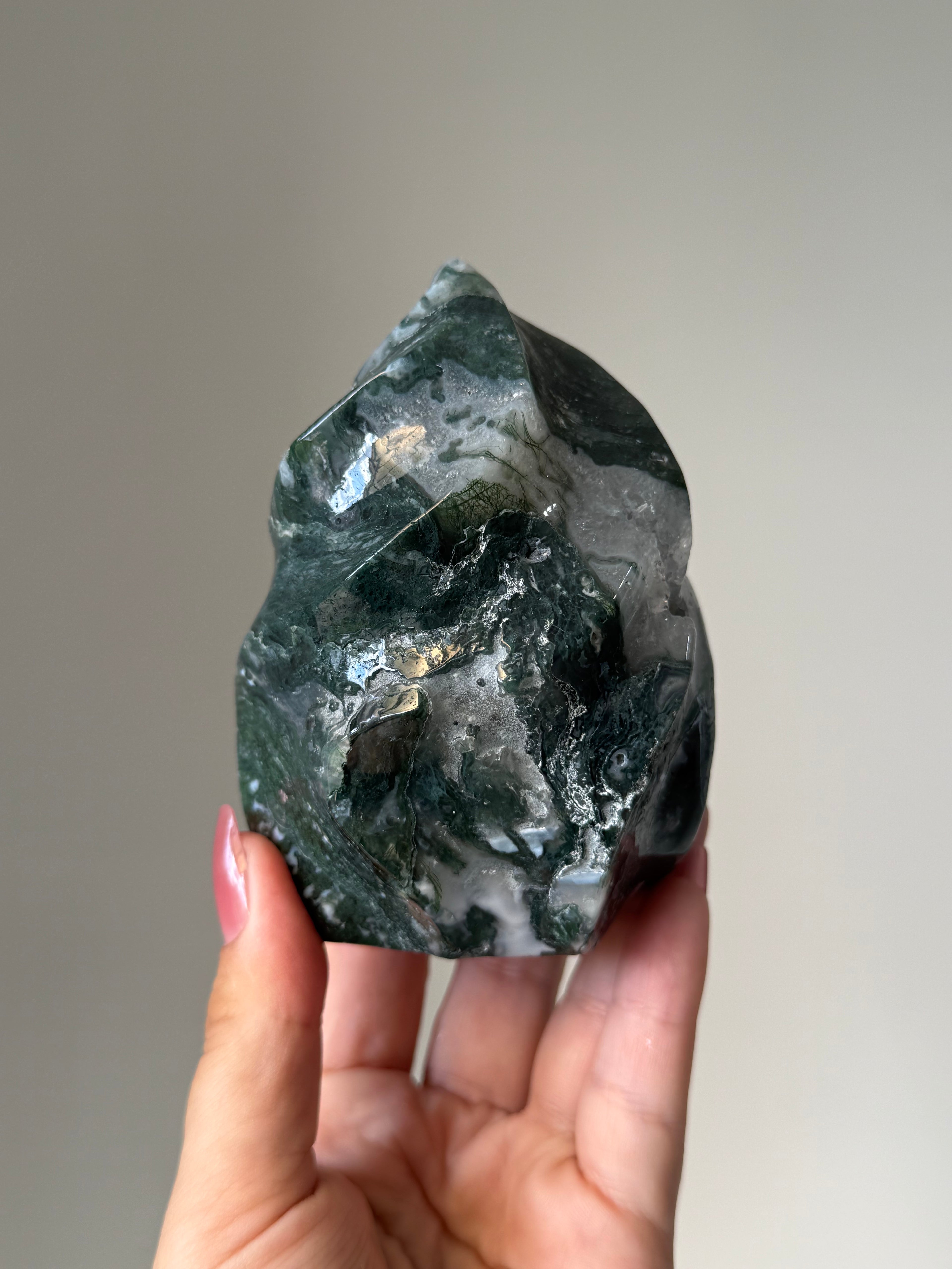 Moss Agate Flame Carving – Natural Moss Agate Crystal for Grounding, New Beginnings & Meditation Decor