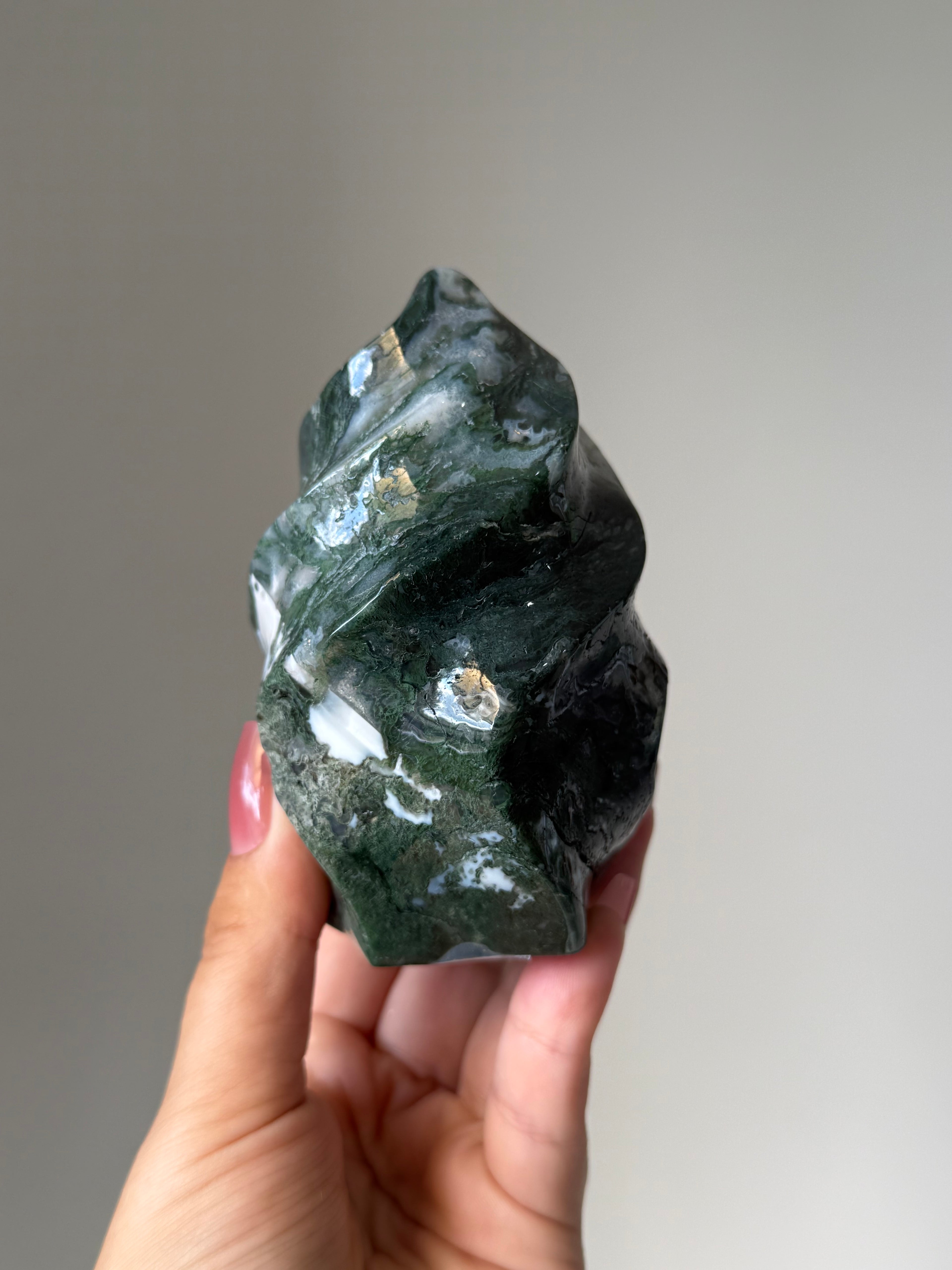 Moss Agate Flame Carving – Natural Moss Agate Crystal for Grounding, New Beginnings & Meditation Decor