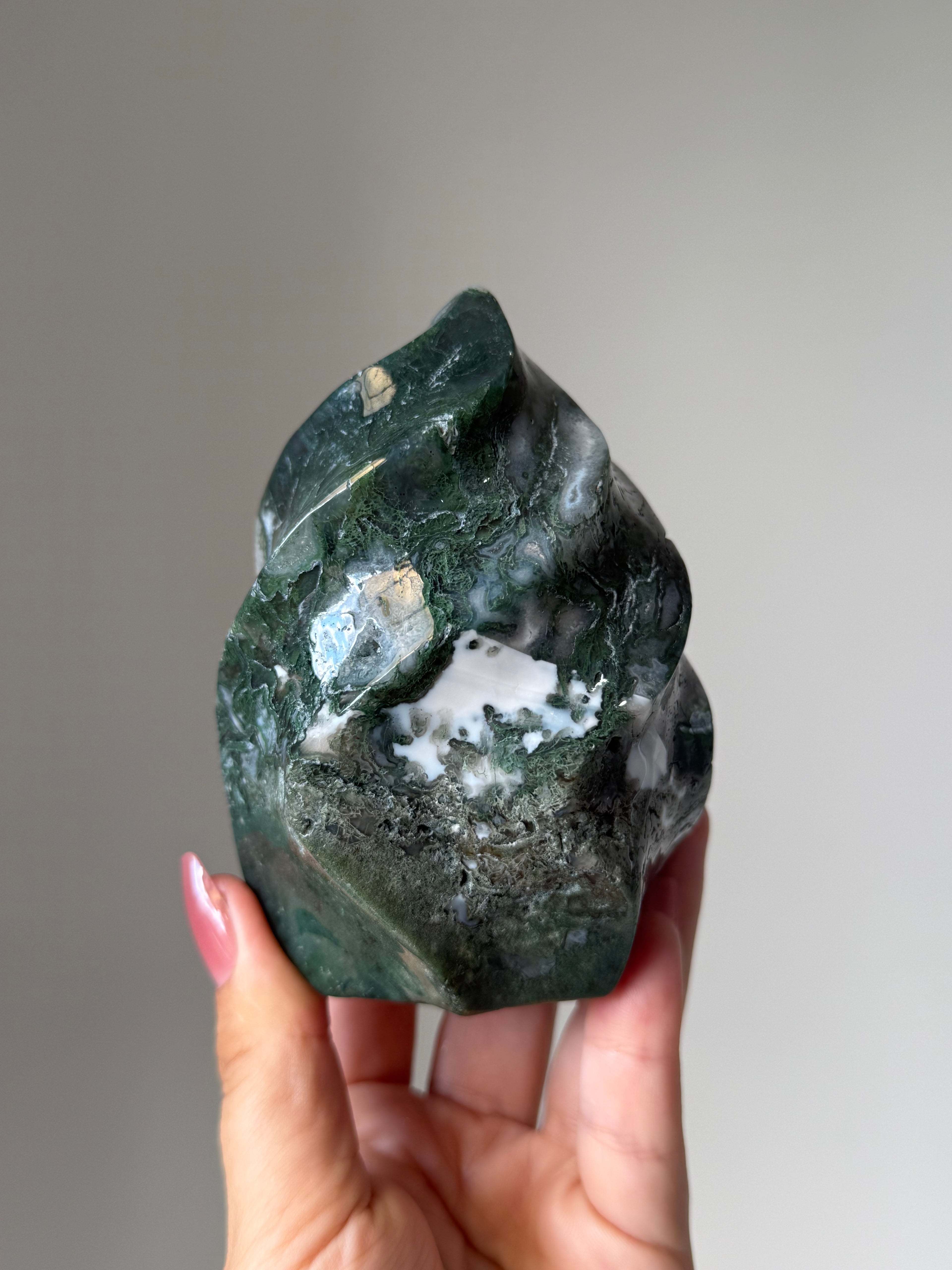 Moss Agate Flame Carving – Natural Moss Agate Crystal for Grounding, New Beginnings & Meditation Decor