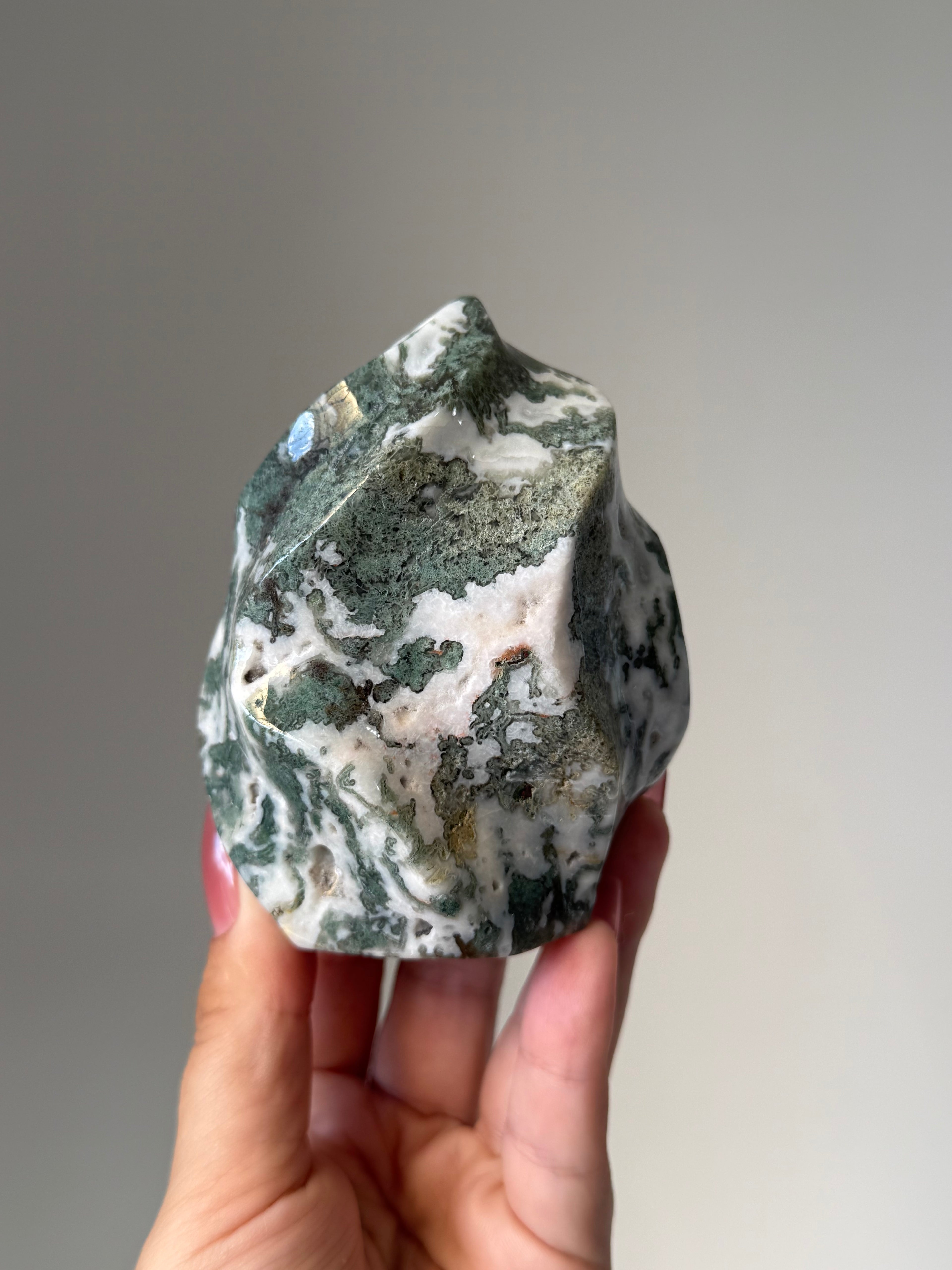 Moss Agate Flame Carving – Natural Moss Agate Crystal for Grounding, New Beginnings & Meditation Decor