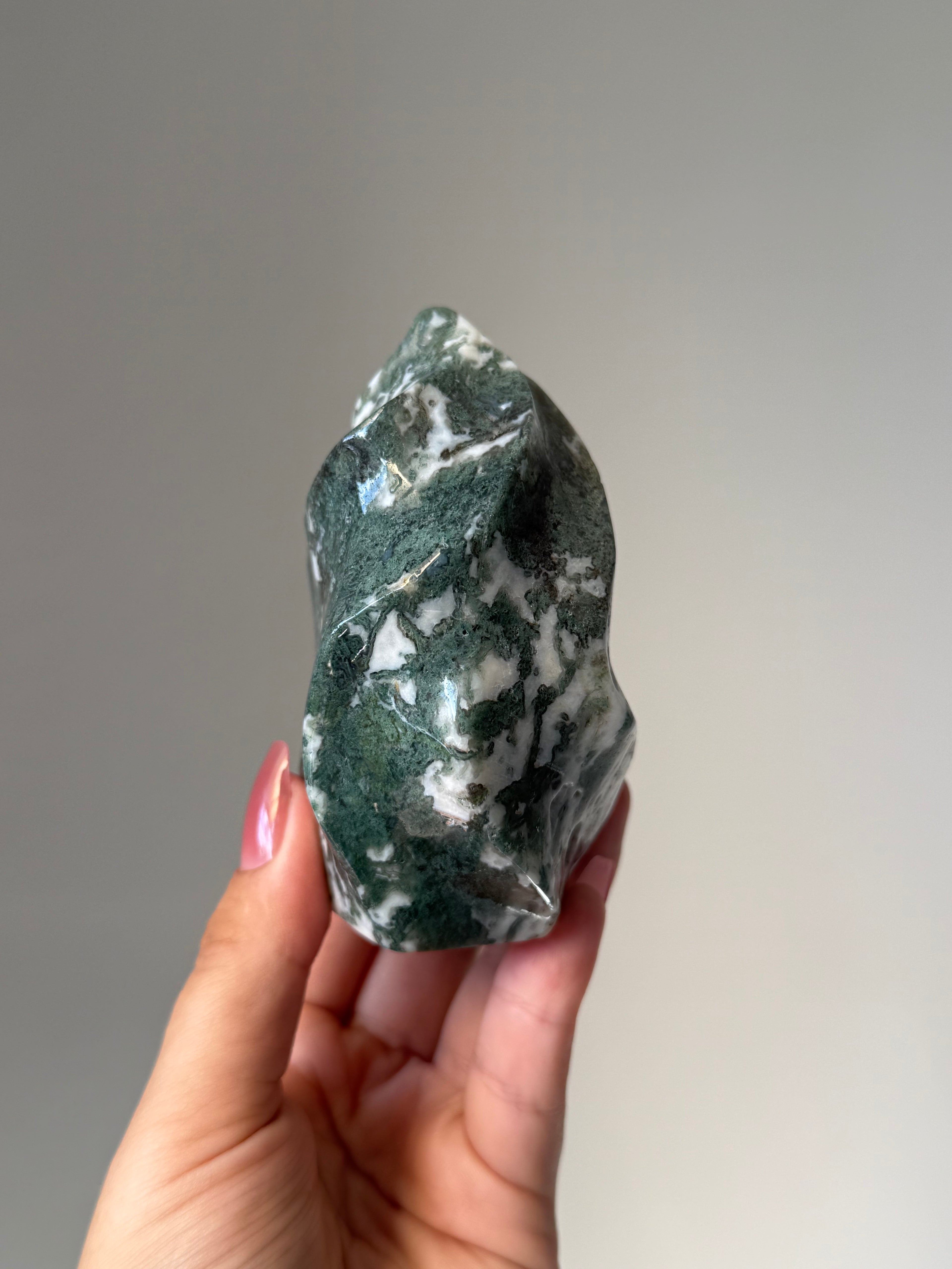 Moss Agate Flame Carving – Natural Moss Agate Crystal for Grounding, New Beginnings & Meditation Decor