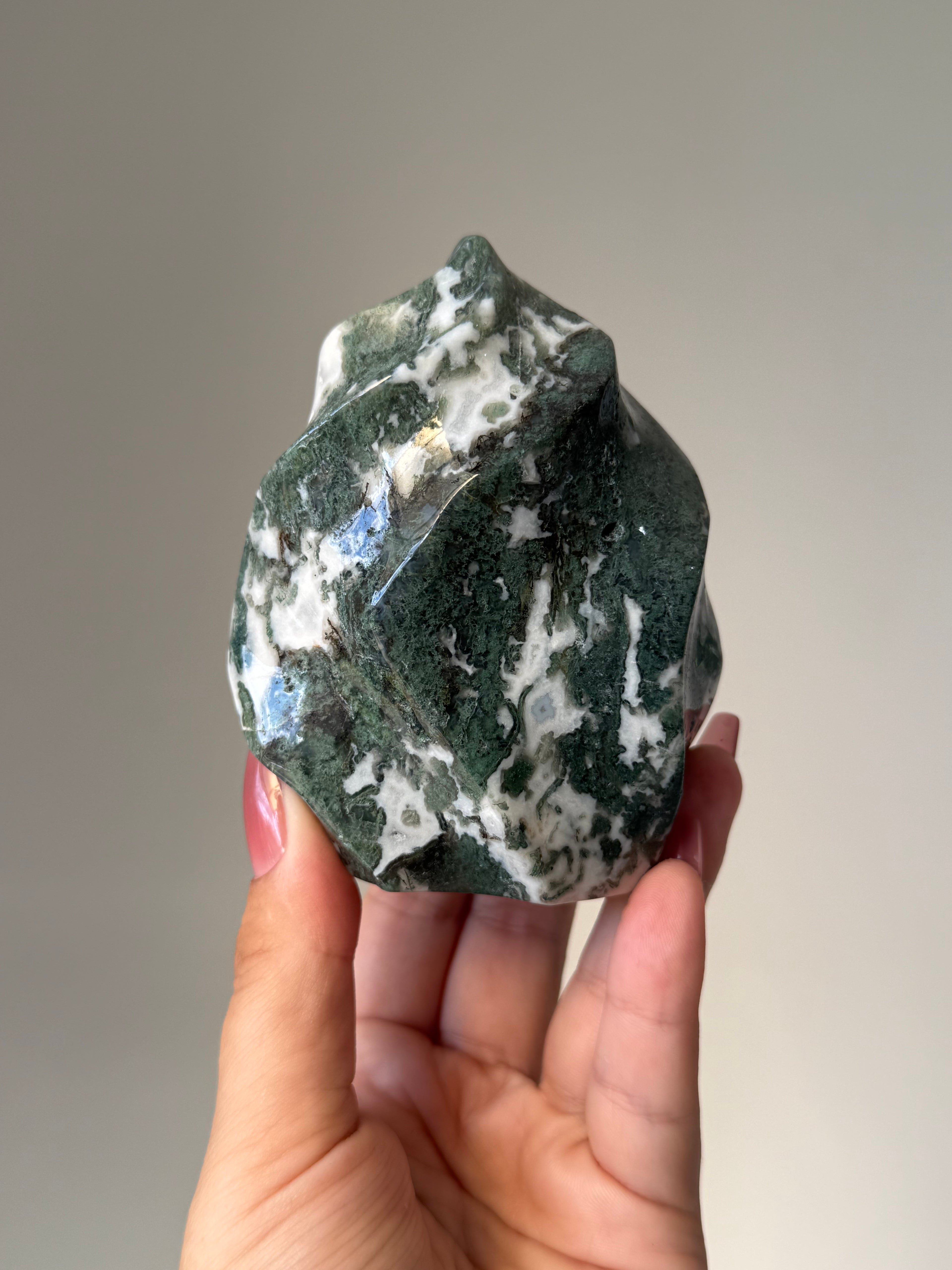 Moss Agate Flame Carving – Natural Moss Agate Crystal for Grounding, New Beginnings & Meditation Decor