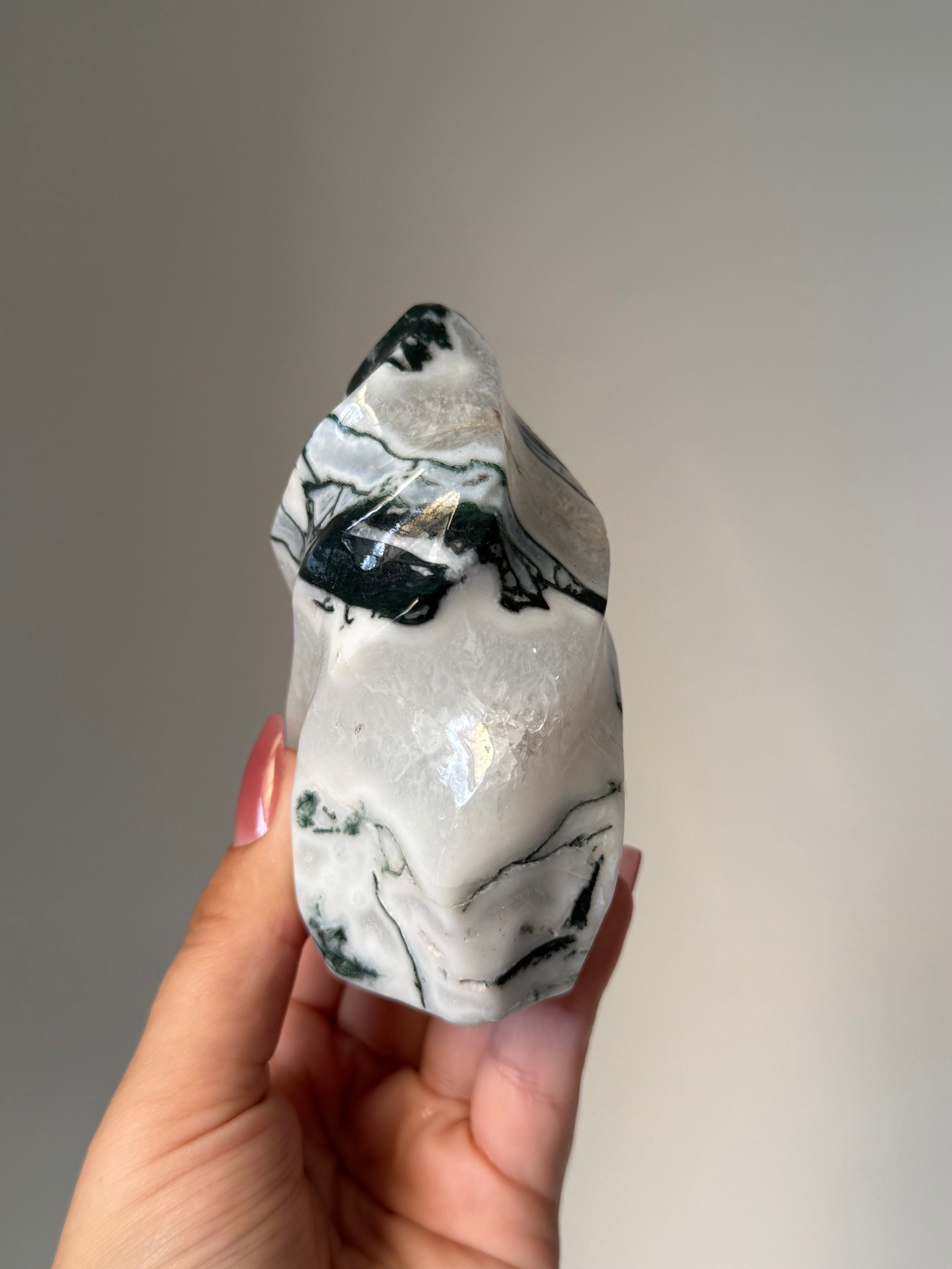 Moss Agate Flame Carving – Natural Moss Agate Crystal for Grounding, New Beginnings & Meditation Decor