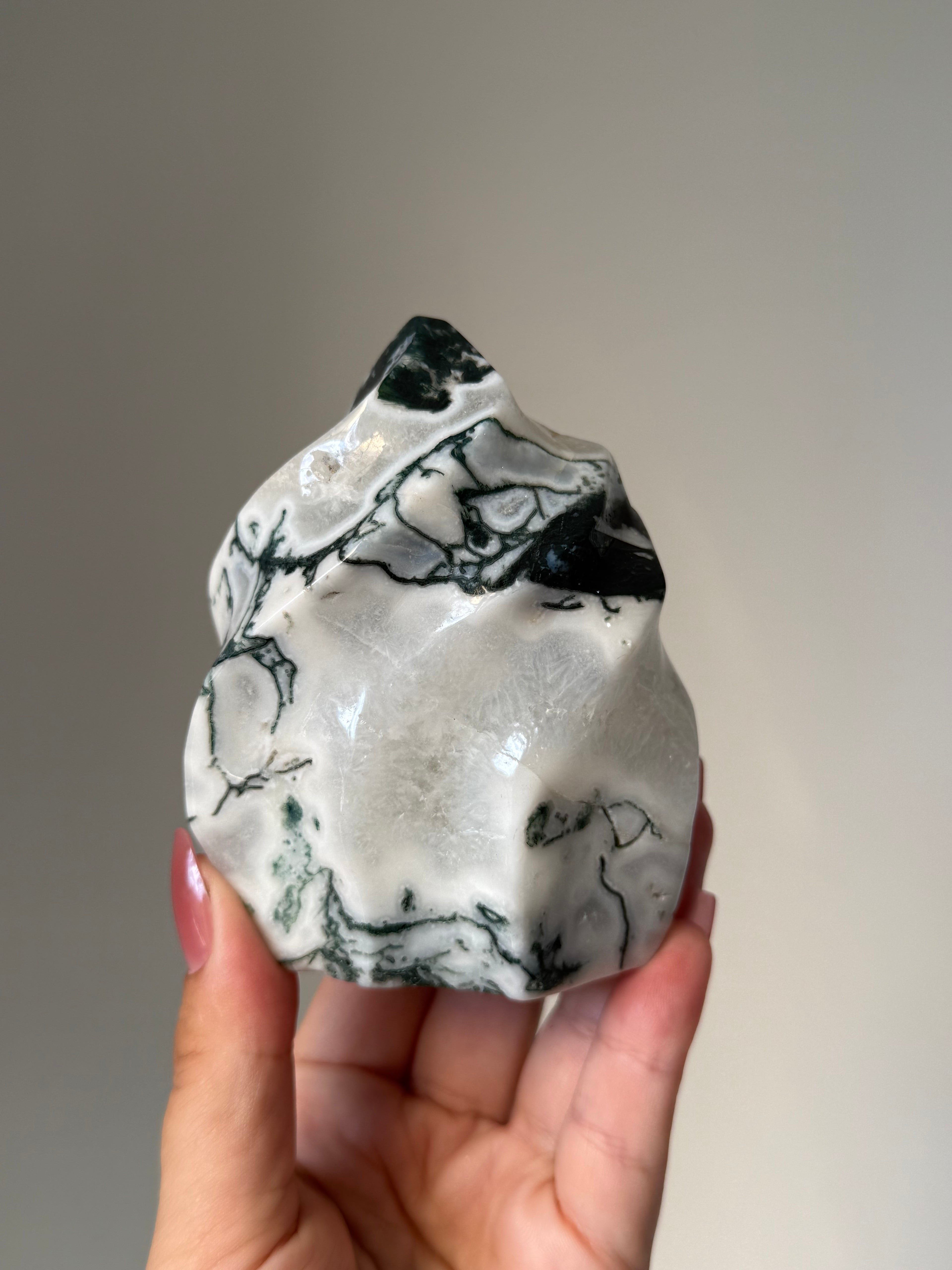 Moss Agate Flame Carving – Natural Moss Agate Crystal for Grounding, New Beginnings & Meditation Decor