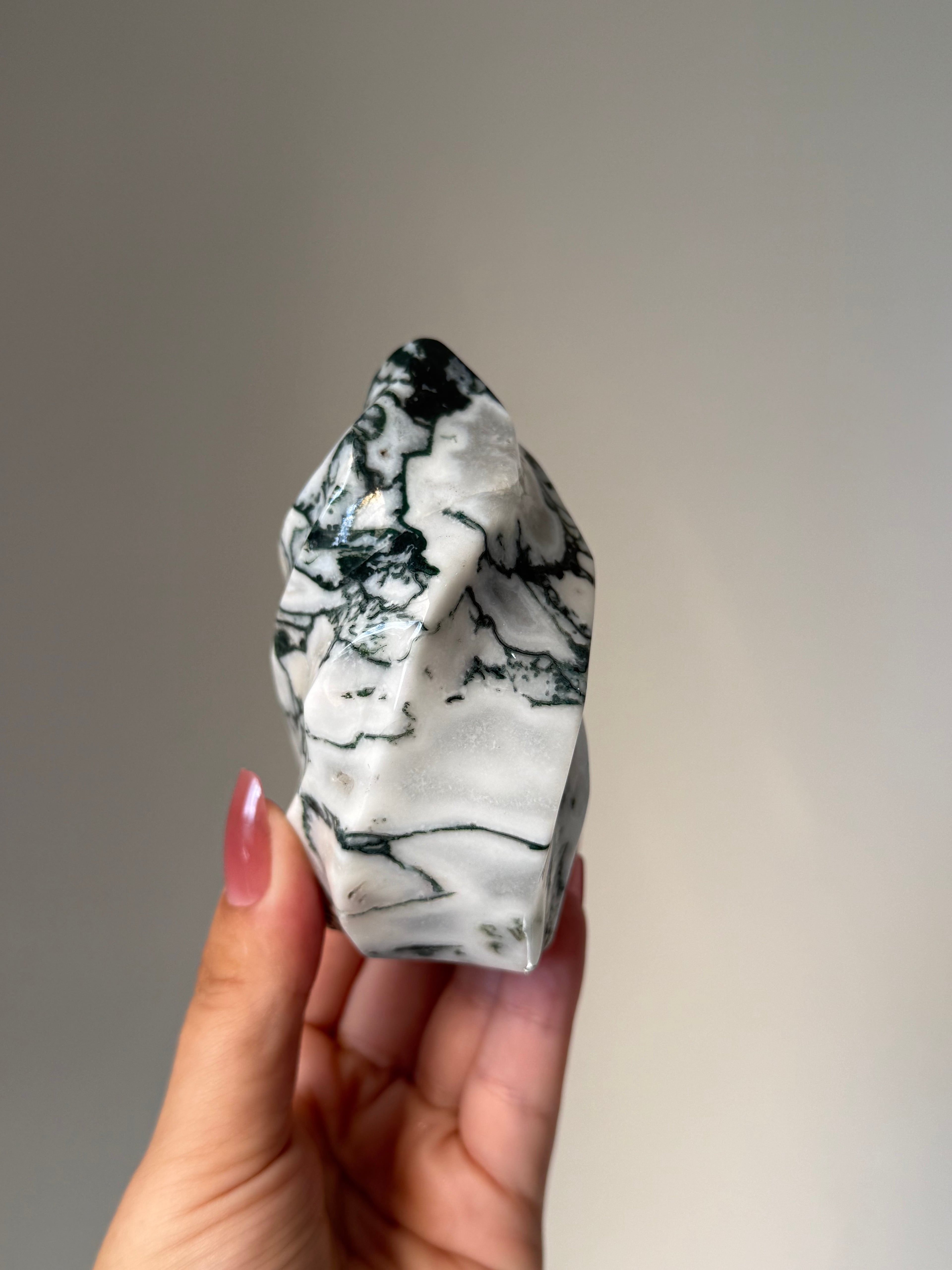 Moss Agate Flame Carving – Natural Moss Agate Crystal for Grounding, New Beginnings & Meditation Decor