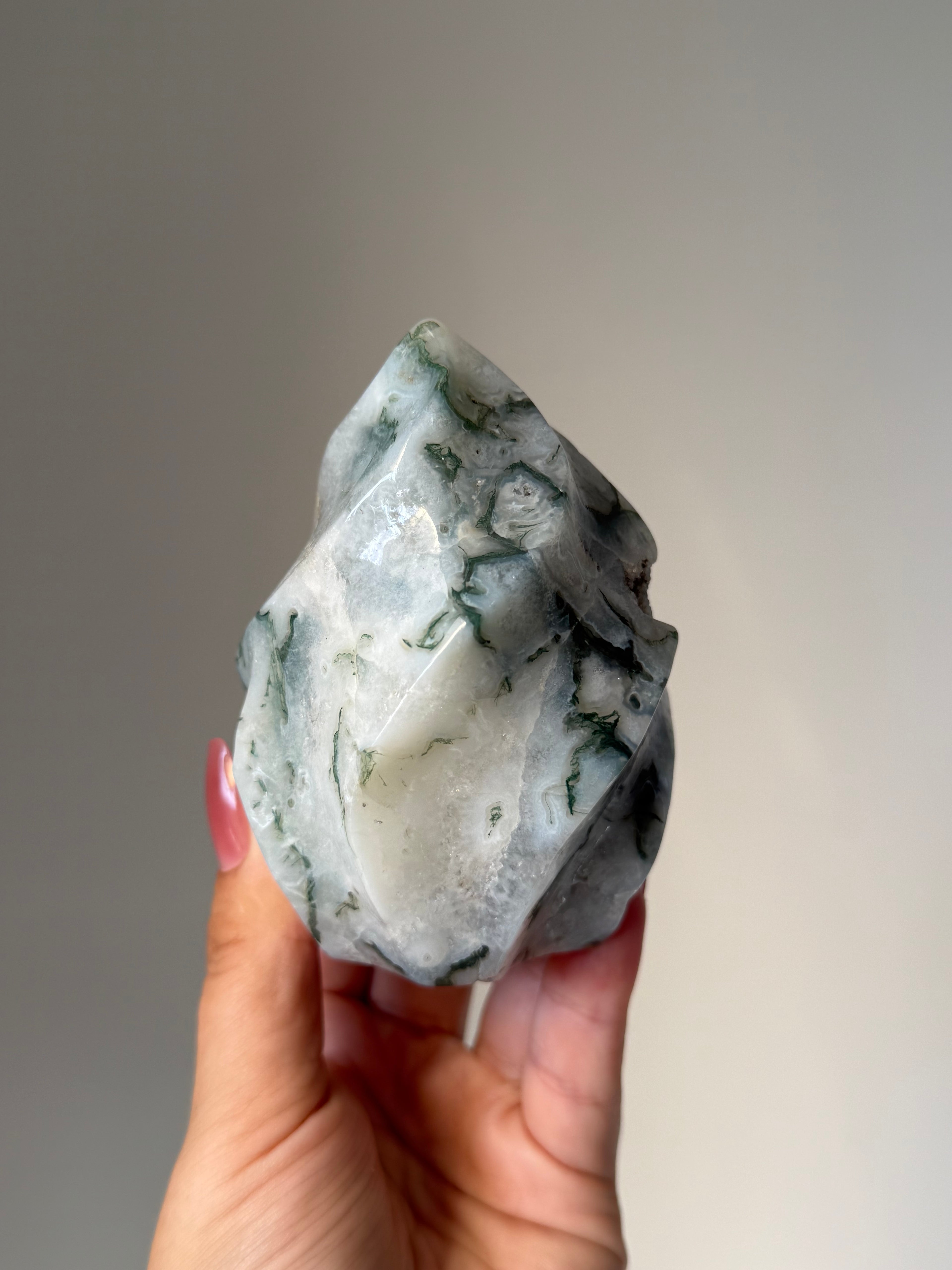 Moss Agate Flame Carving – Natural Moss Agate Crystal for Grounding, New Beginnings & Meditation Decor