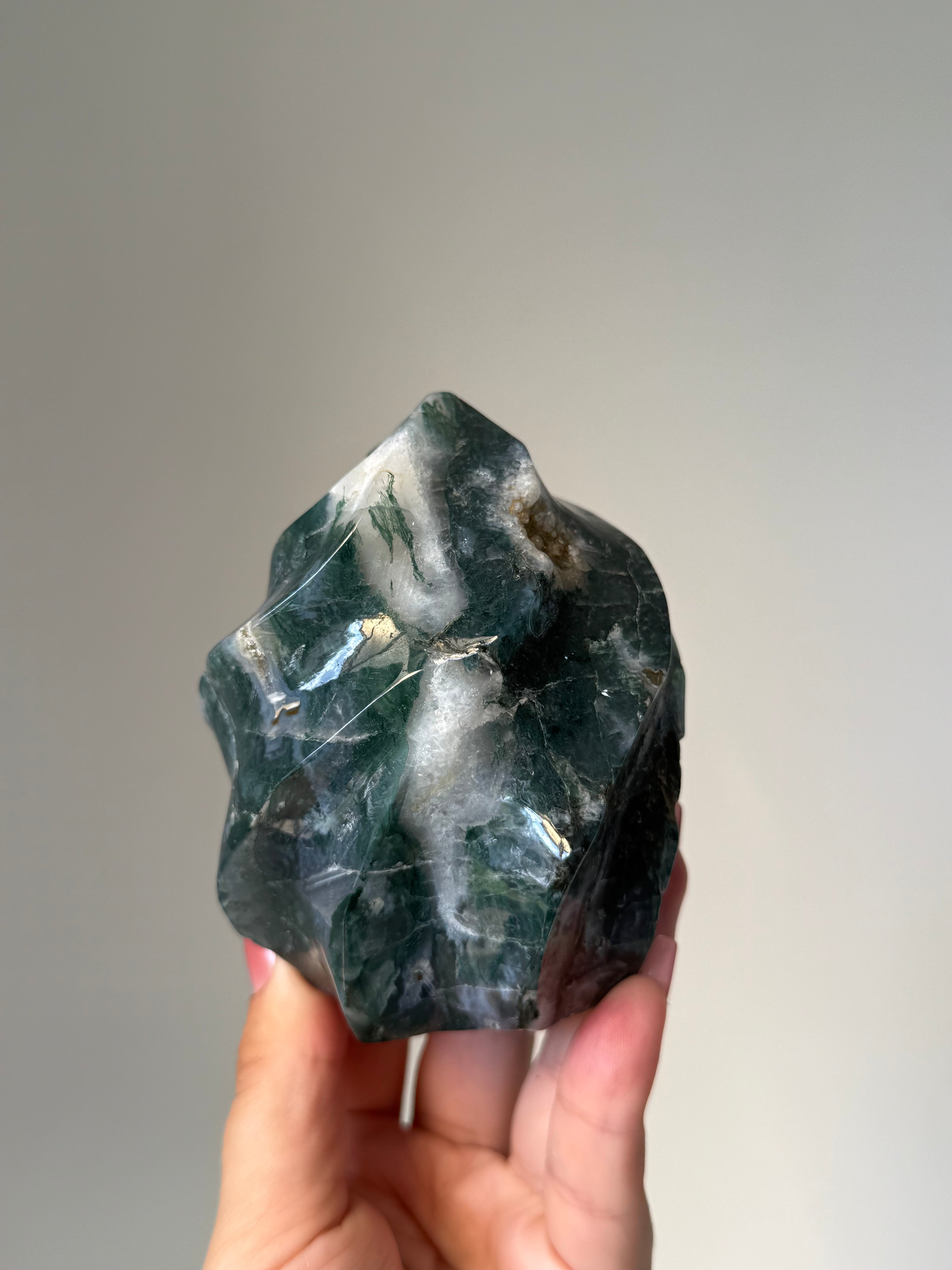 Moss Agate Flame Carving – Natural Moss Agate Crystal for Grounding, New Beginnings & Meditation Decor