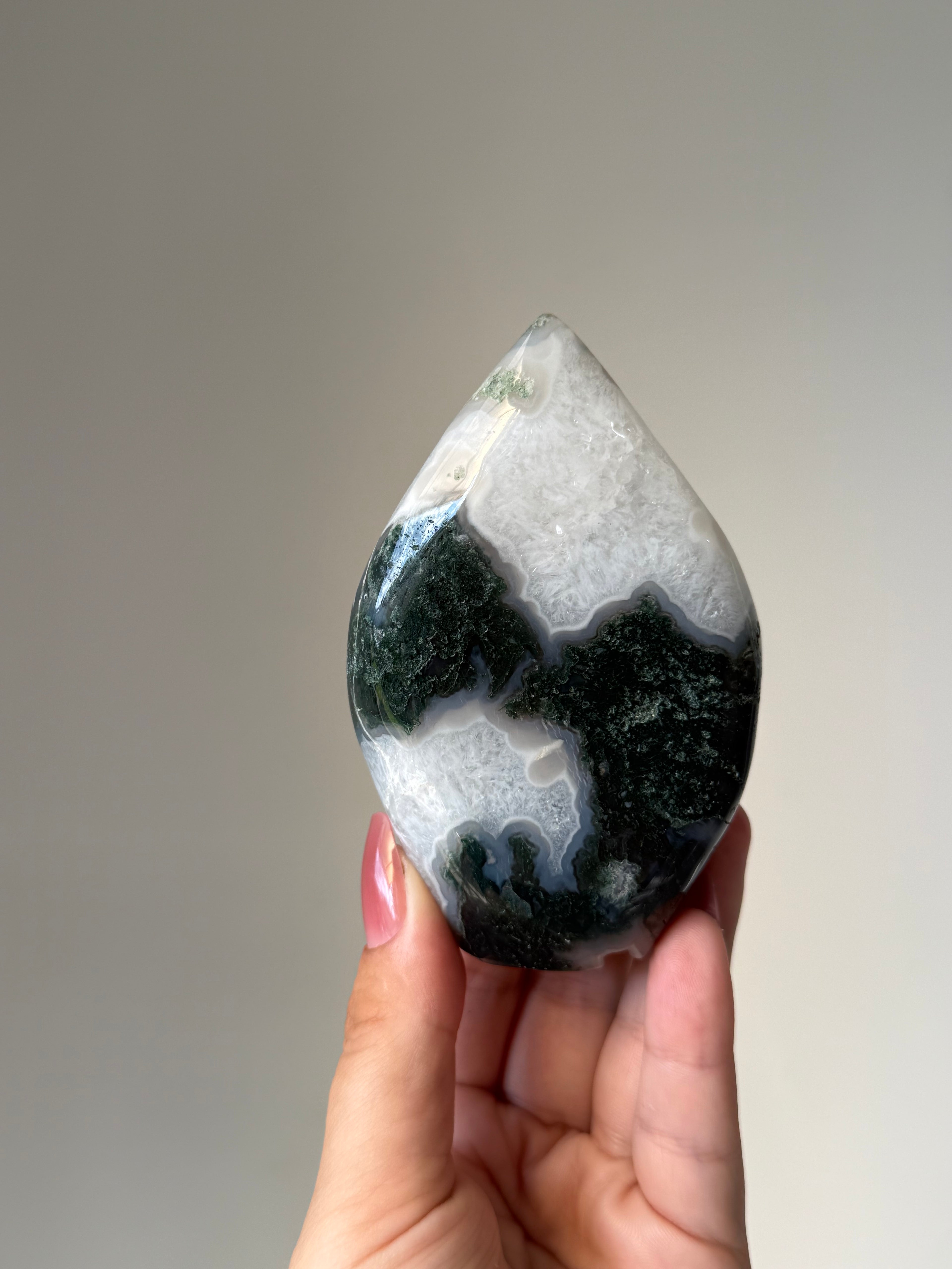 Moss Agate Flame Carving – Natural Moss Agate Crystal for Grounding, New Beginnings & Meditation Decor