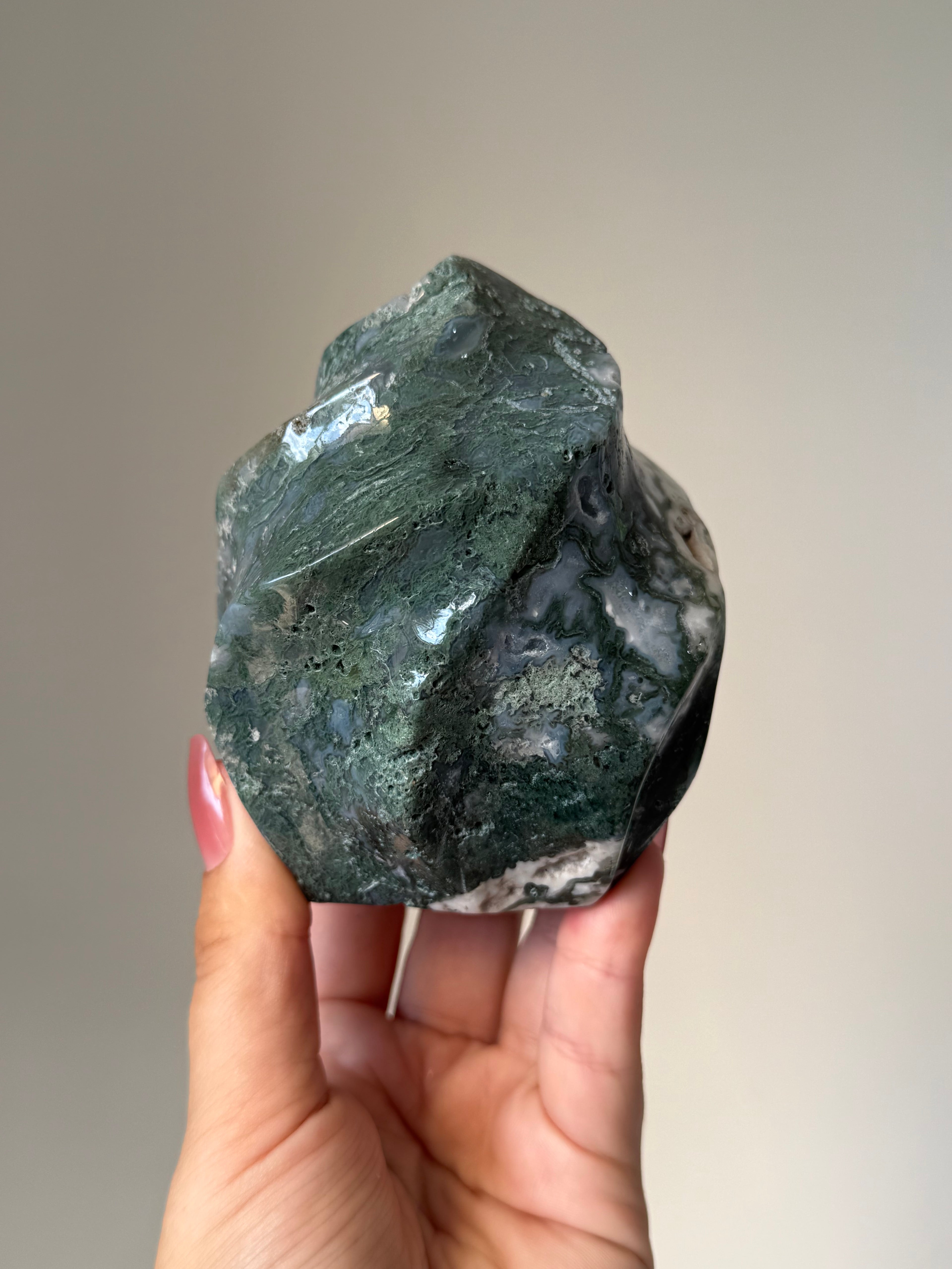 Moss Agate Flame Carving – Natural Moss Agate Crystal for Grounding, New Beginnings & Meditation Decor