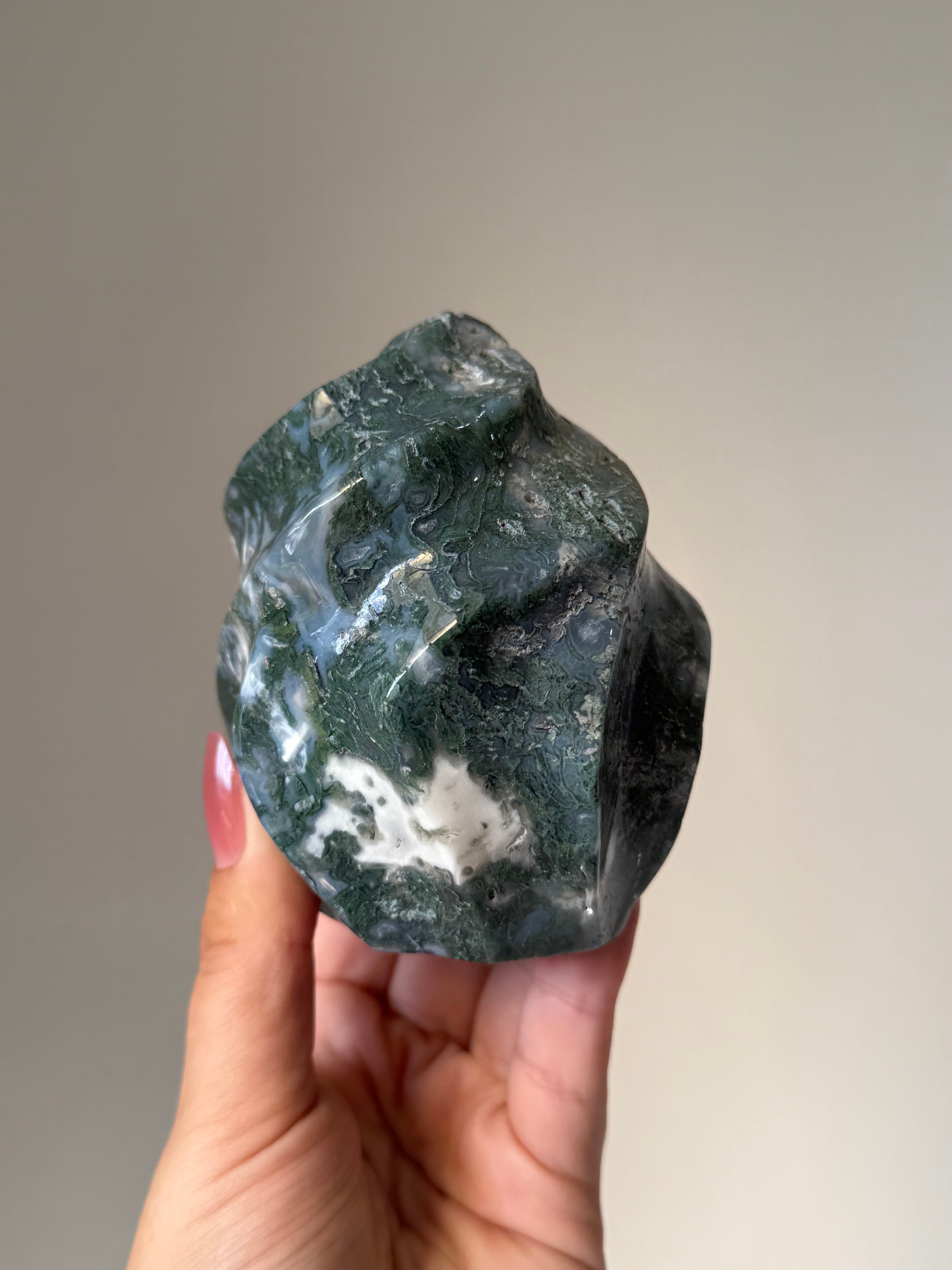 Moss Agate Flame Carving – Natural Moss Agate Crystal for Grounding, New Beginnings & Meditation Decor
