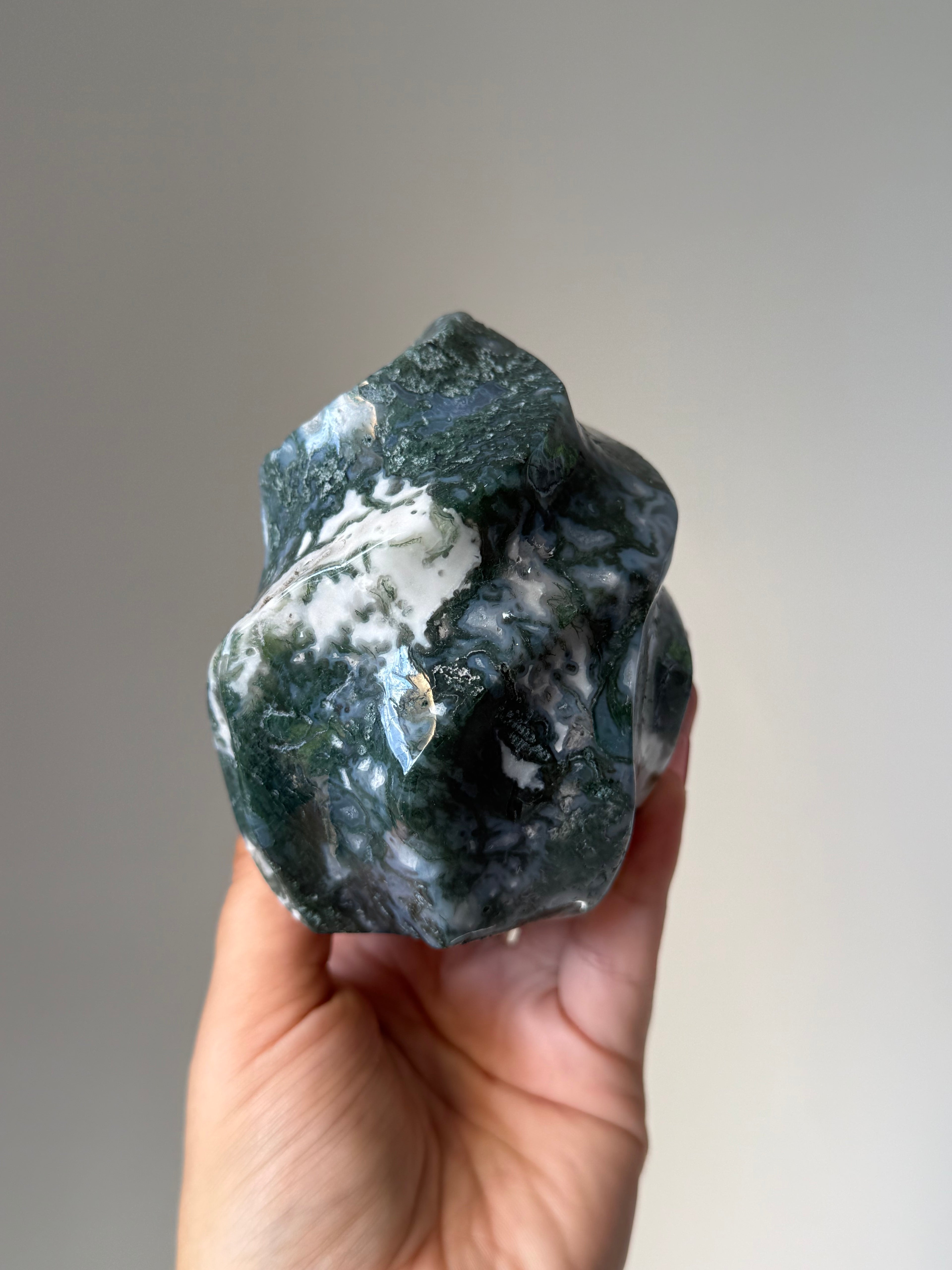 Moss Agate Flame Carving – Natural Moss Agate Crystal for Grounding, New Beginnings & Meditation Decor
