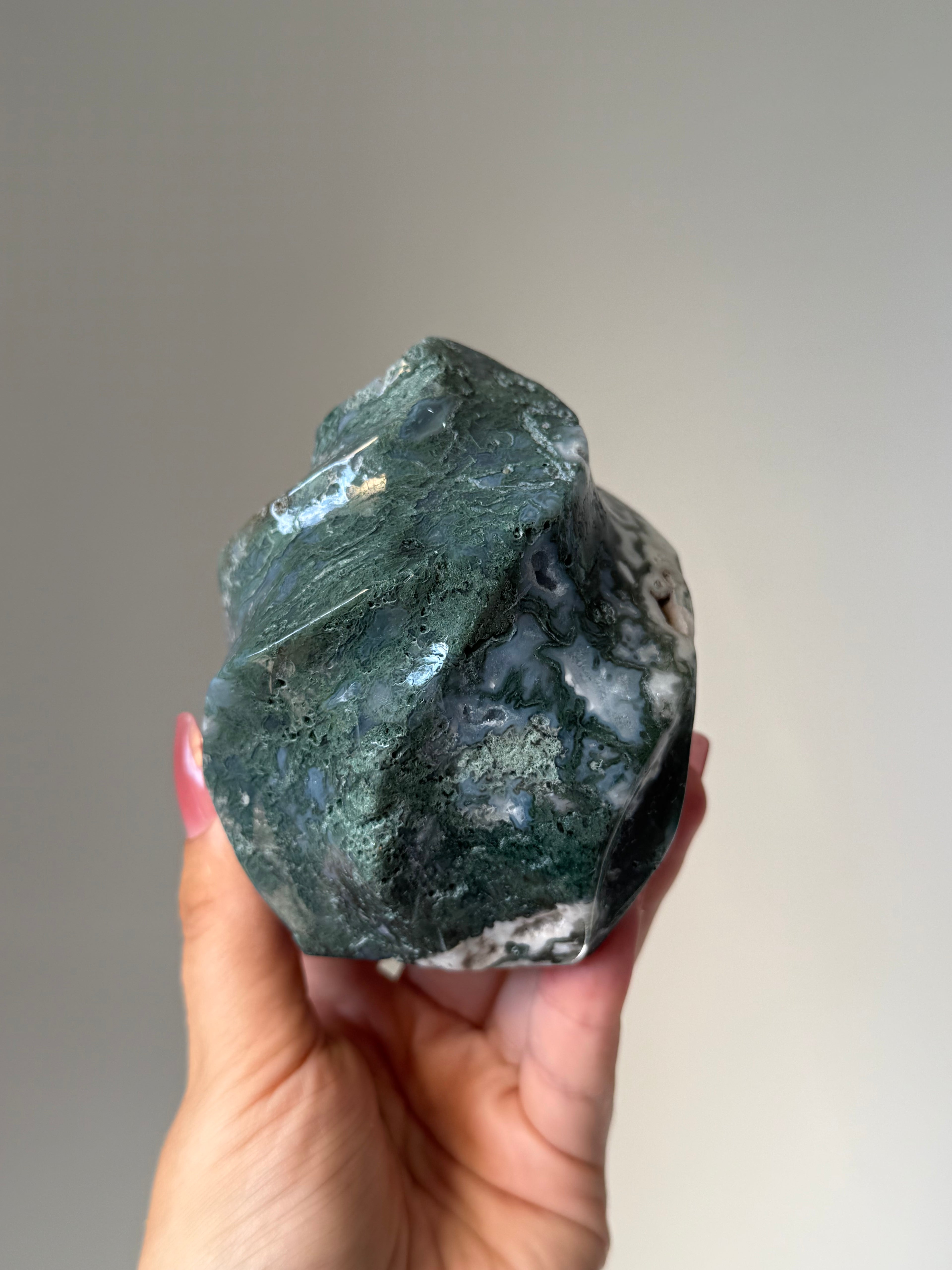 Moss Agate Flame Carving – Natural Moss Agate Crystal for Grounding, New Beginnings & Meditation Decor