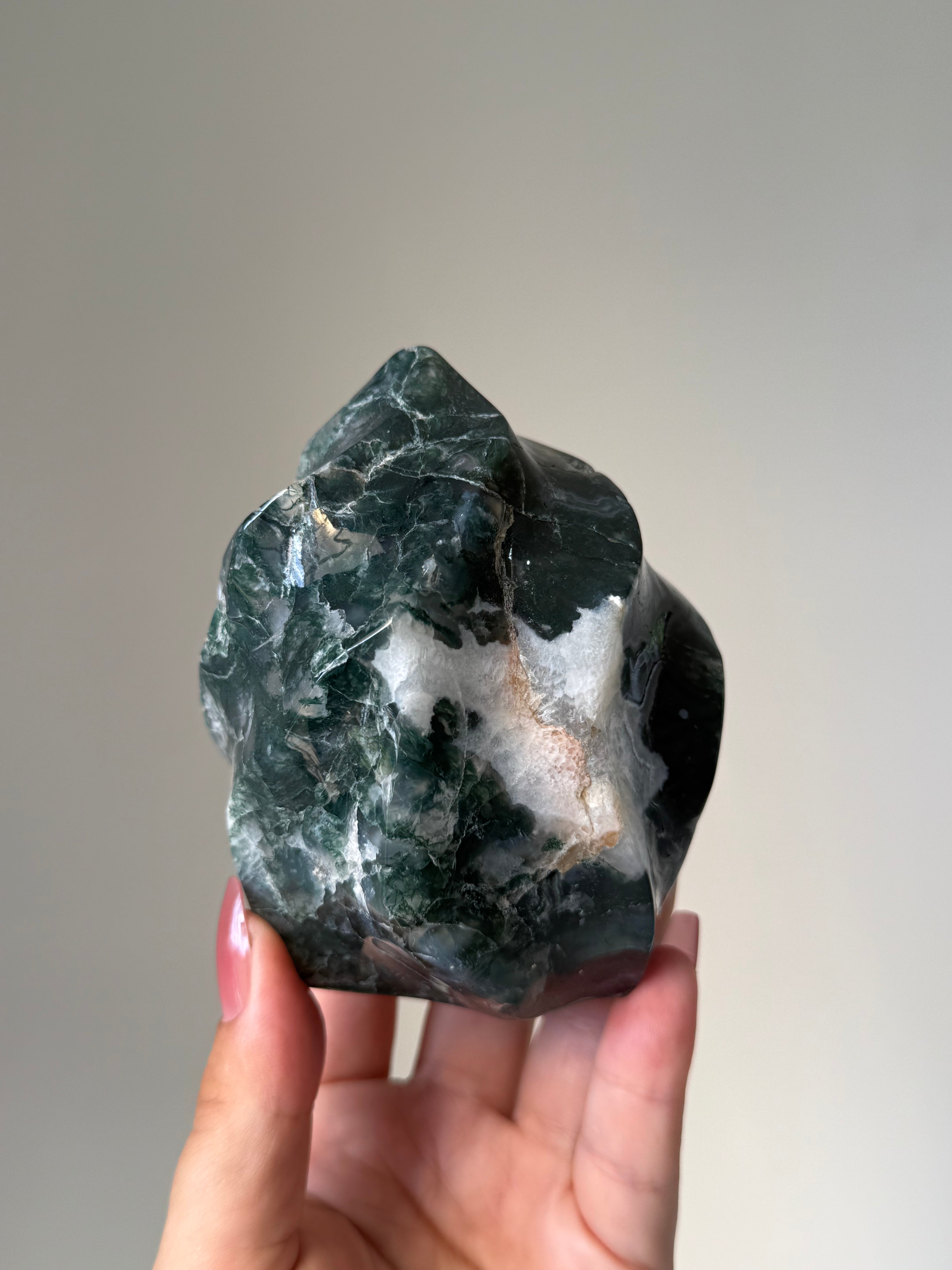 Moss Agate Flame Carving – Natural Moss Agate Crystal for Grounding, New Beginnings & Meditation Decor