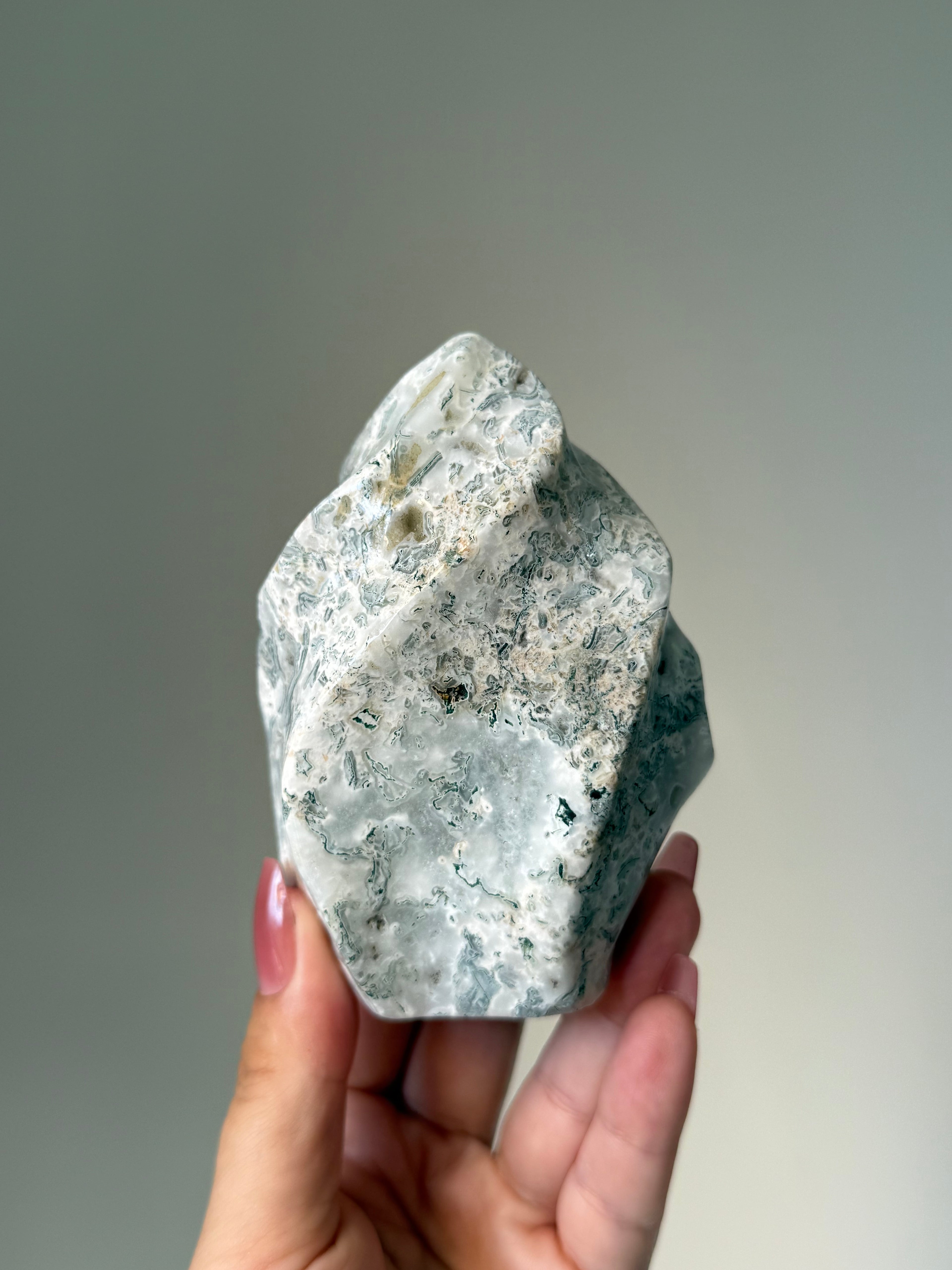 Moss Agate Flame Carving – Natural Moss Agate Crystal for Grounding, New Beginnings & Meditation Decor