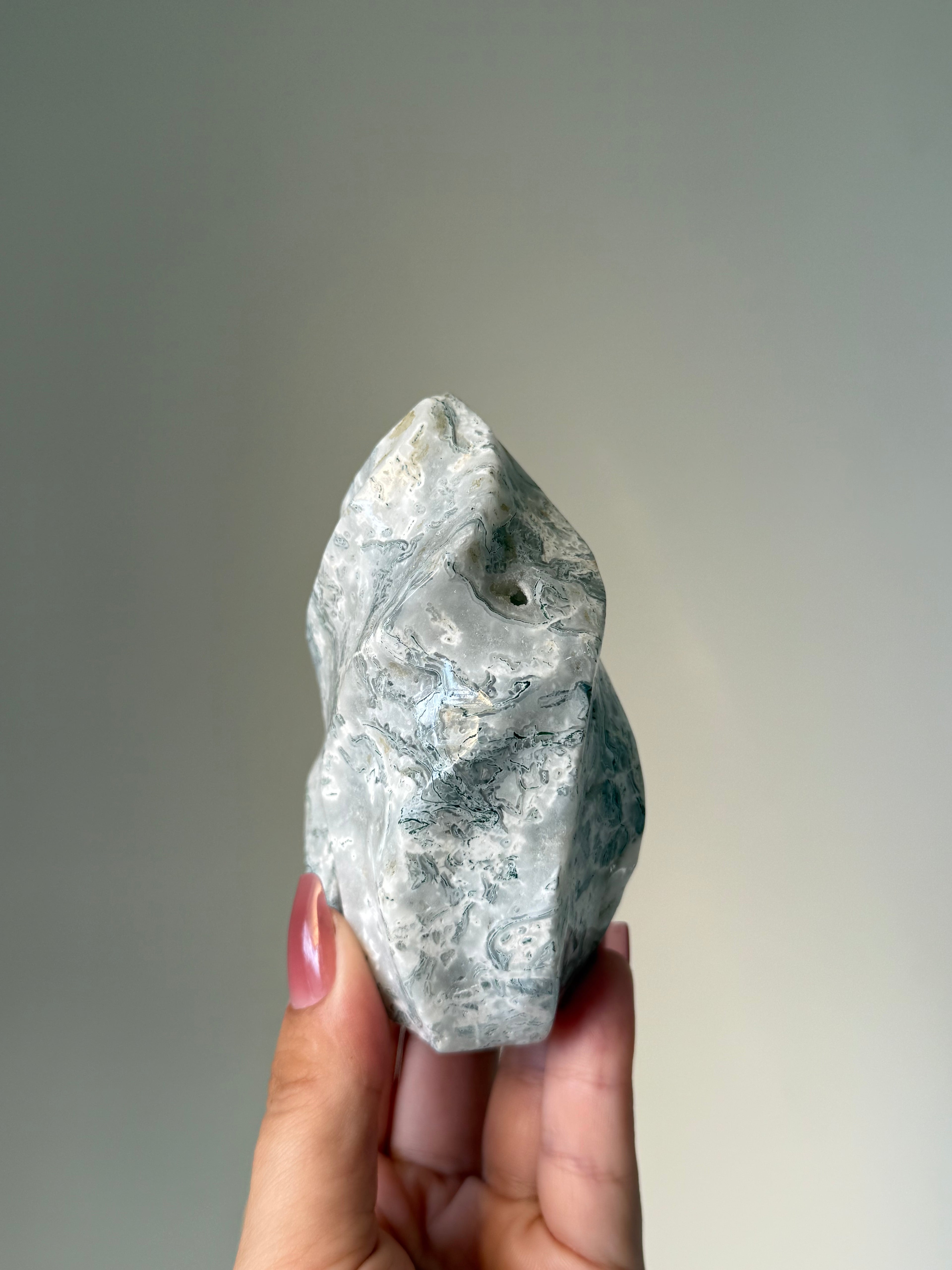 Moss Agate Flame Carving – Natural Moss Agate Crystal for Grounding, New Beginnings & Meditation Decor