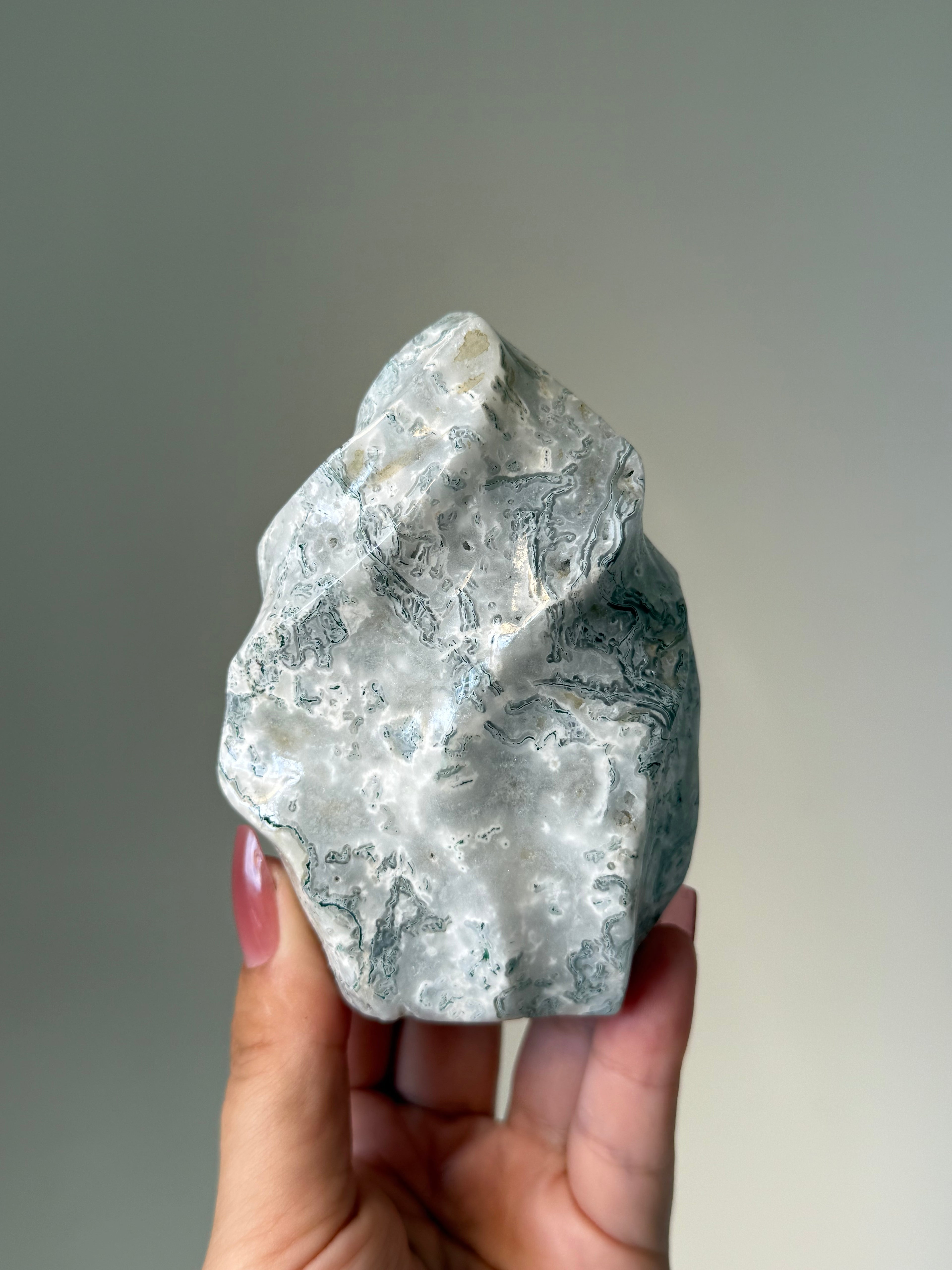 Moss Agate Flame Carving – Natural Moss Agate Crystal for Grounding, New Beginnings & Meditation Decor