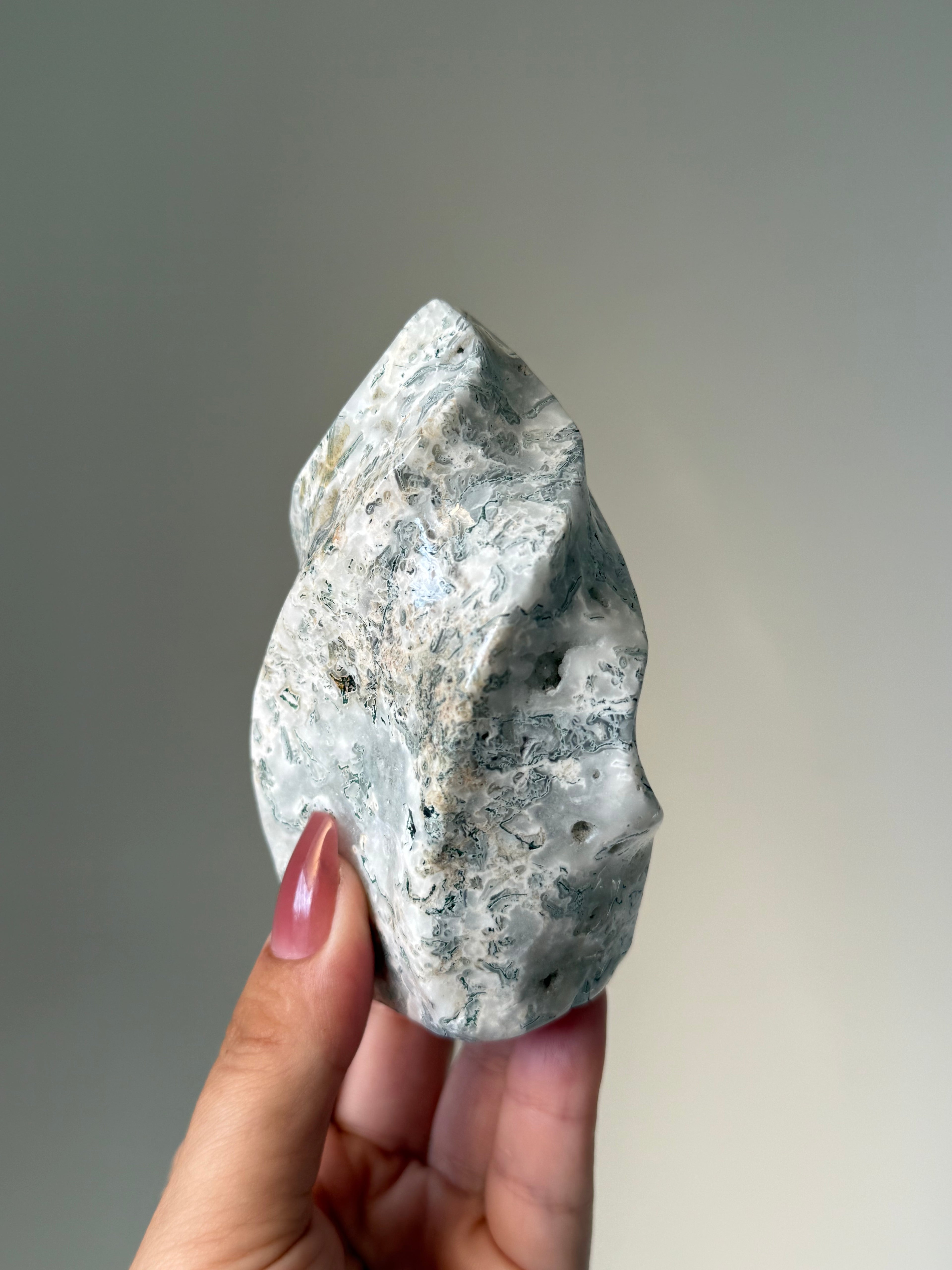 Moss Agate Flame Carving – Natural Moss Agate Crystal for Grounding, New Beginnings & Meditation Decor