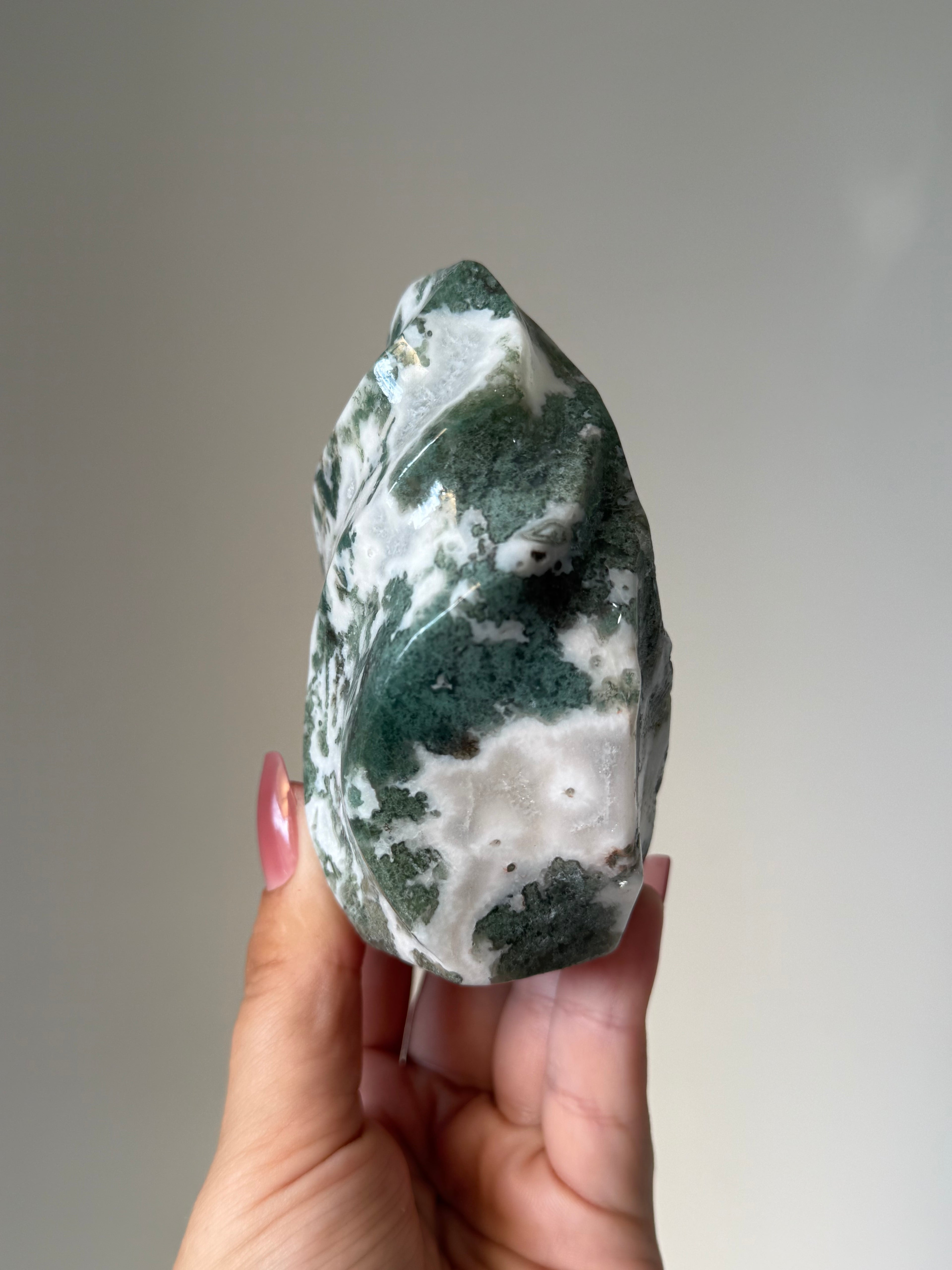 Moss Agate Flame Carving – Natural Moss Agate Crystal for Grounding, New Beginnings & Meditation Decor