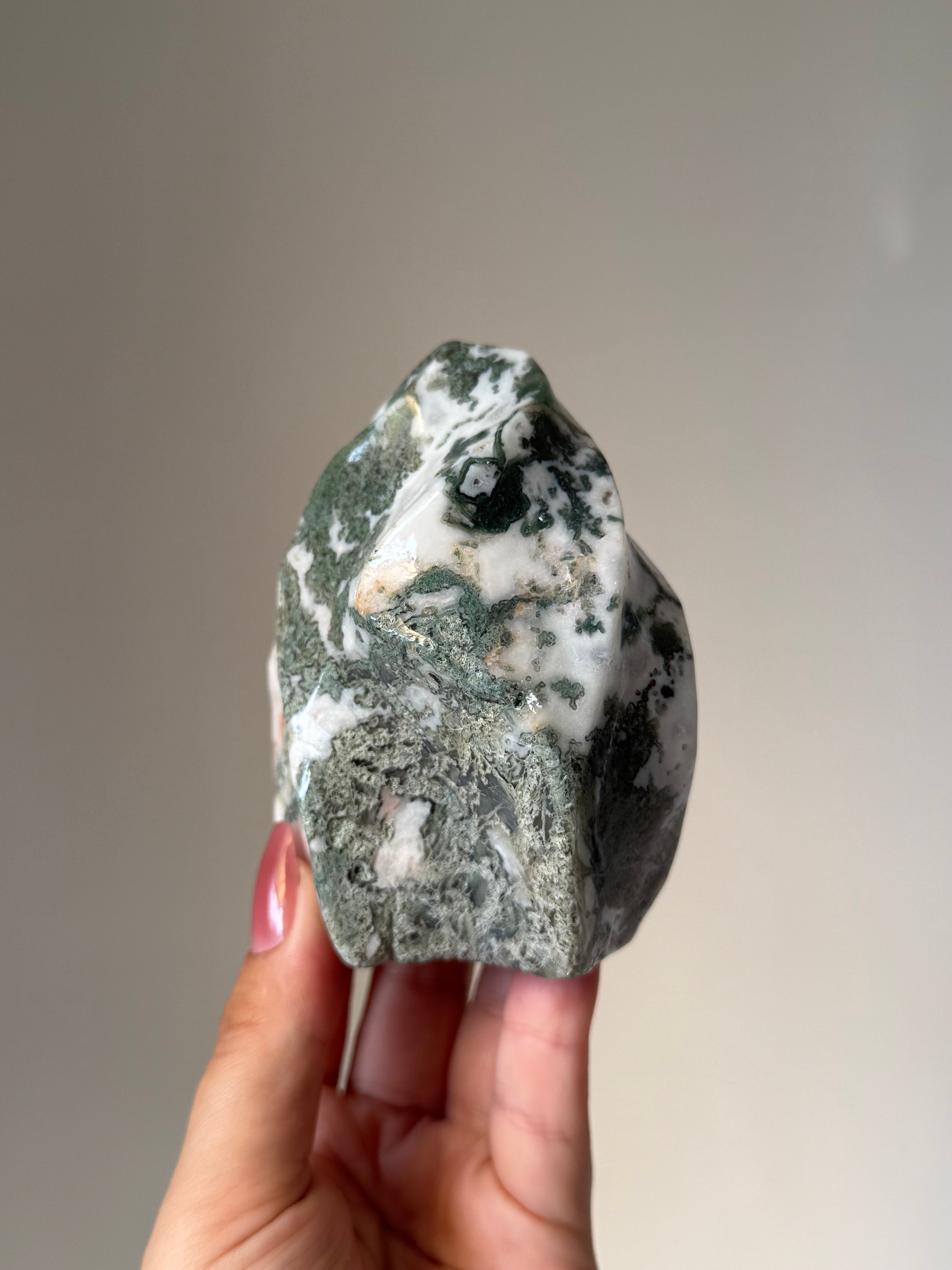Moss Agate Flame Carving – Natural Moss Agate Crystal for Grounding, New Beginnings & Meditation Decor
