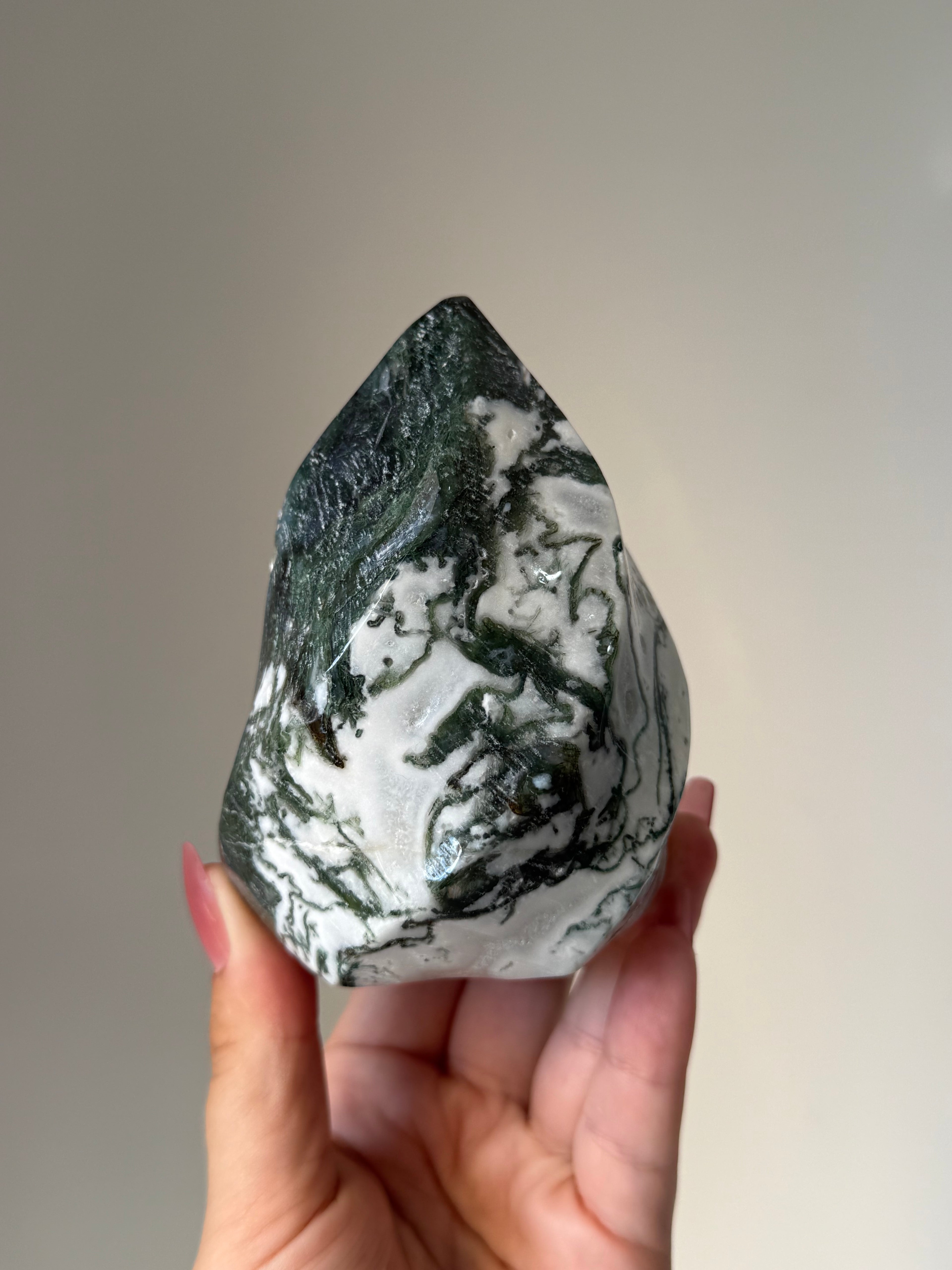 Moss Agate Flame Carving – Natural Moss Agate Crystal for Grounding, New Beginnings & Meditation Decor