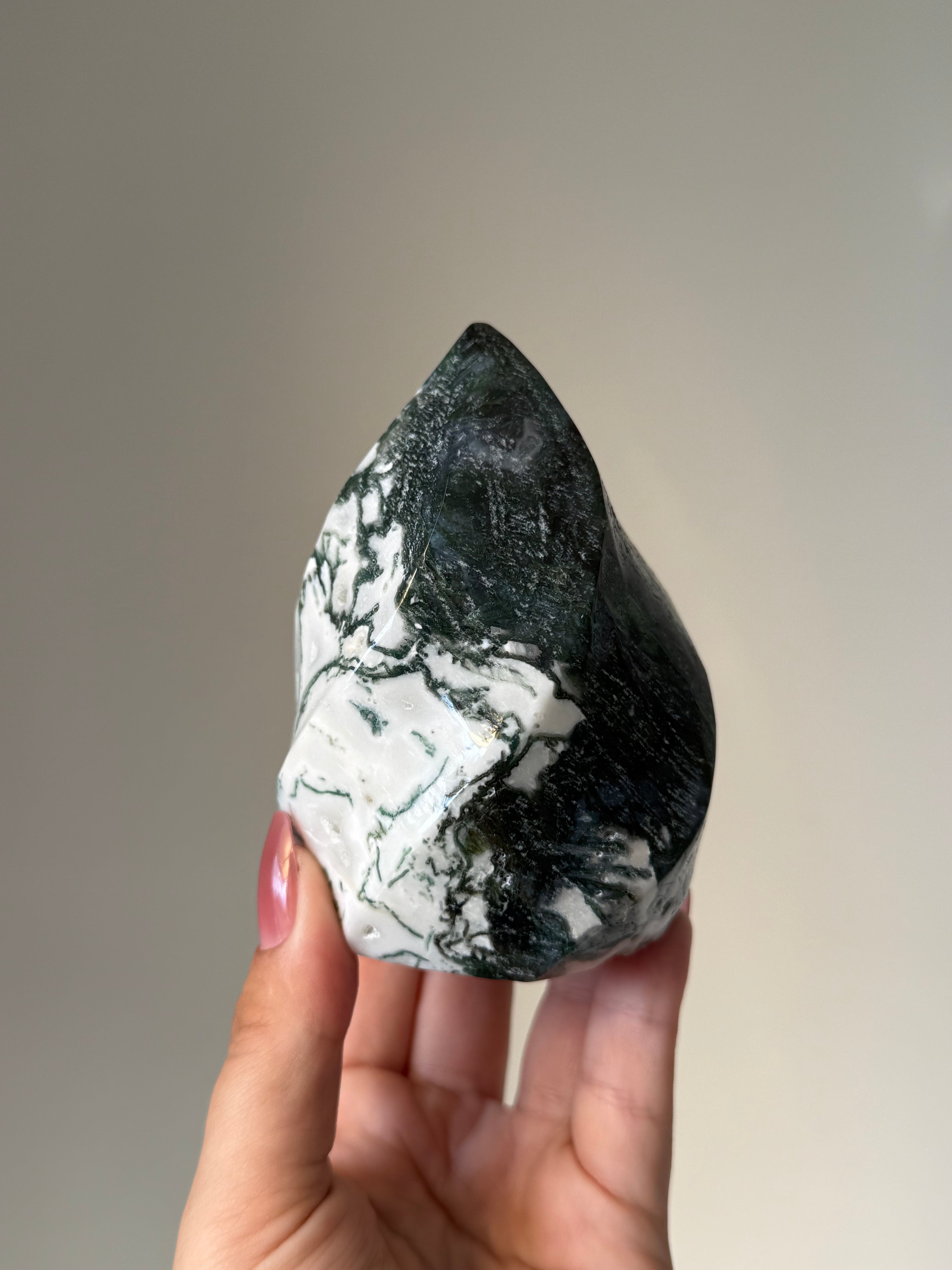 Moss Agate Flame Carving – Natural Moss Agate Crystal for Grounding, New Beginnings & Meditation Decor