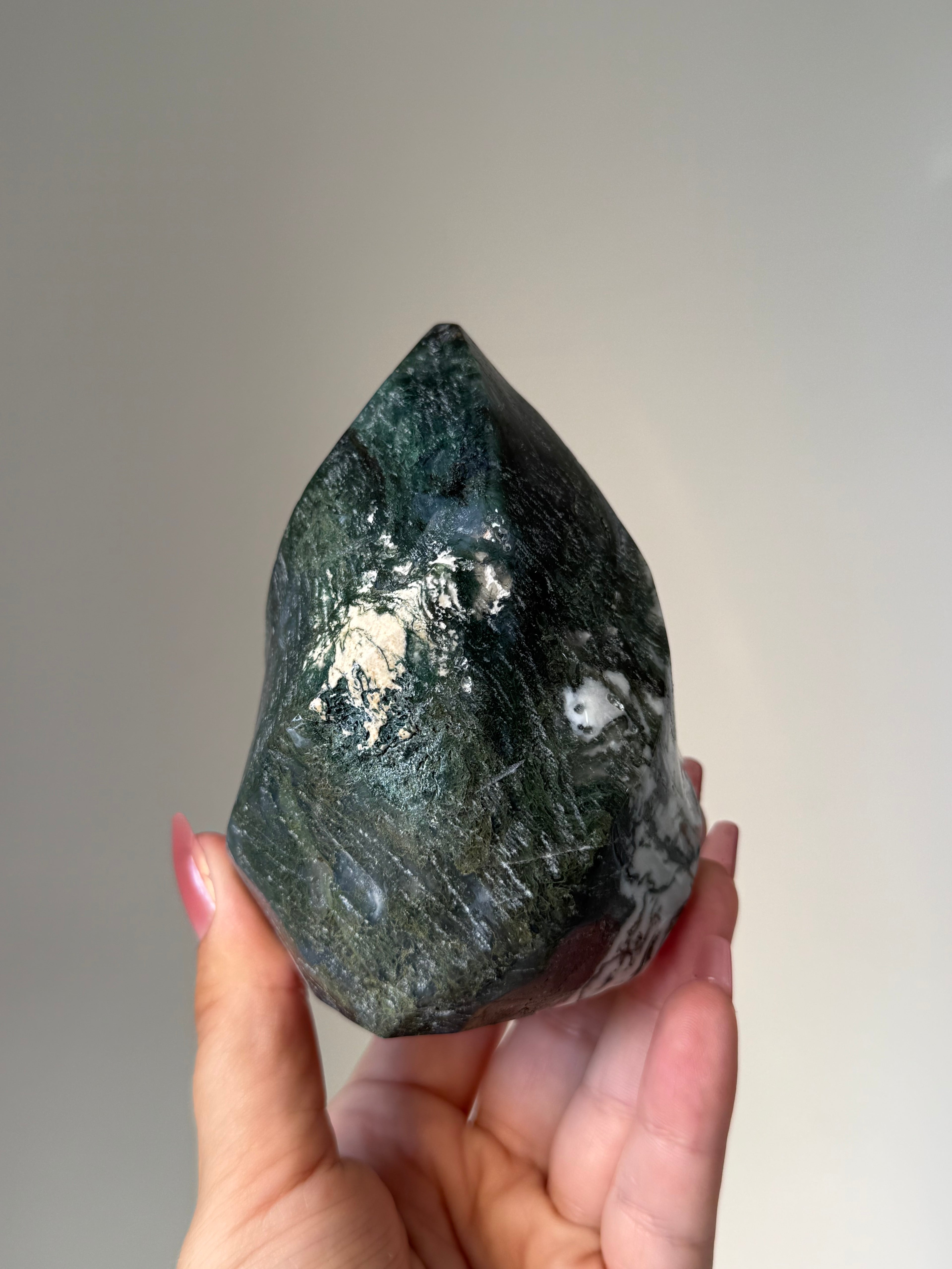 Moss Agate Flame Carving – Natural Moss Agate Crystal for Grounding, New Beginnings & Meditation Decor