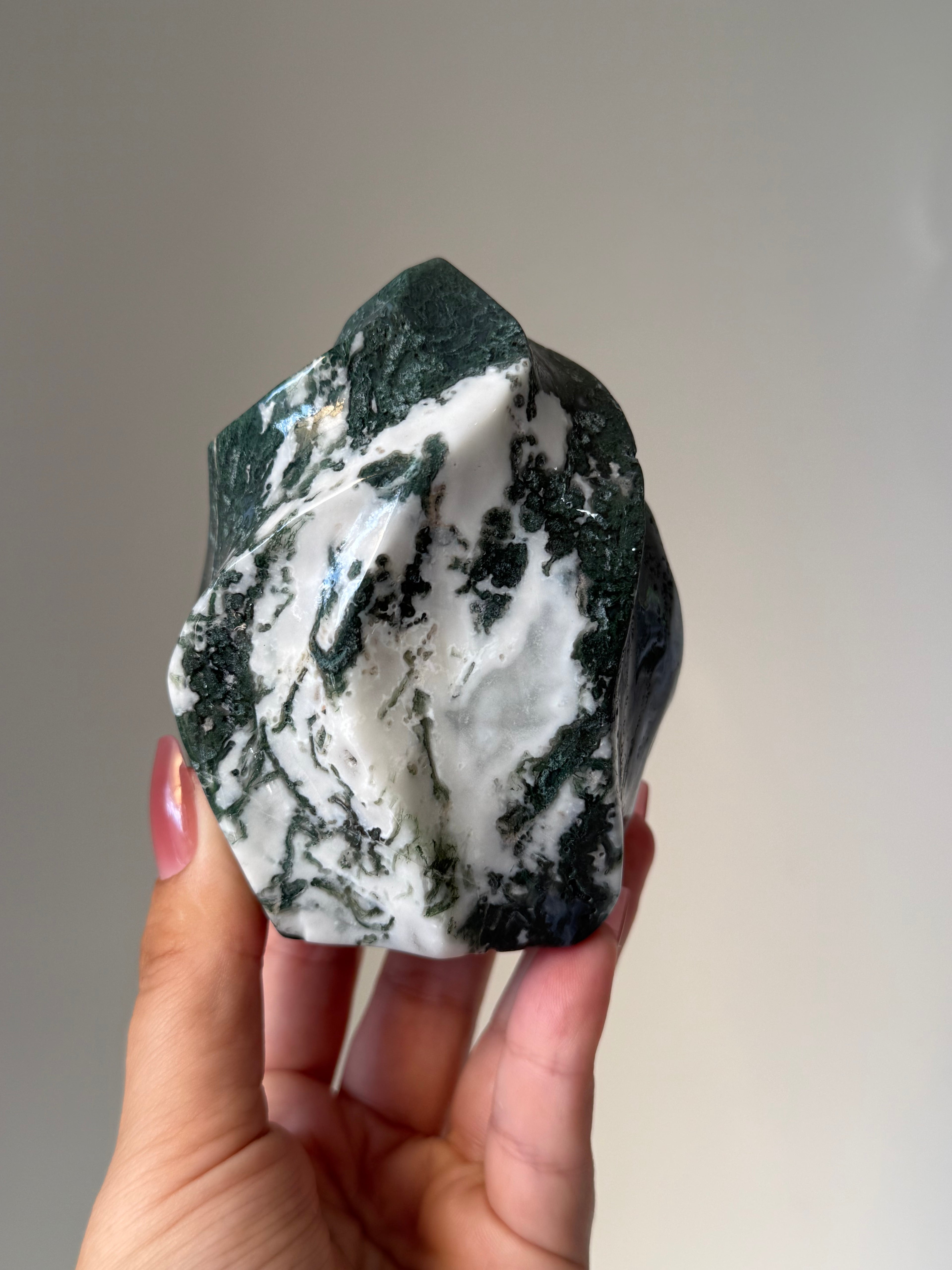 Moss Agate Flame Carving – Natural Moss Agate Crystal for Grounding, New Beginnings & Meditation Decor