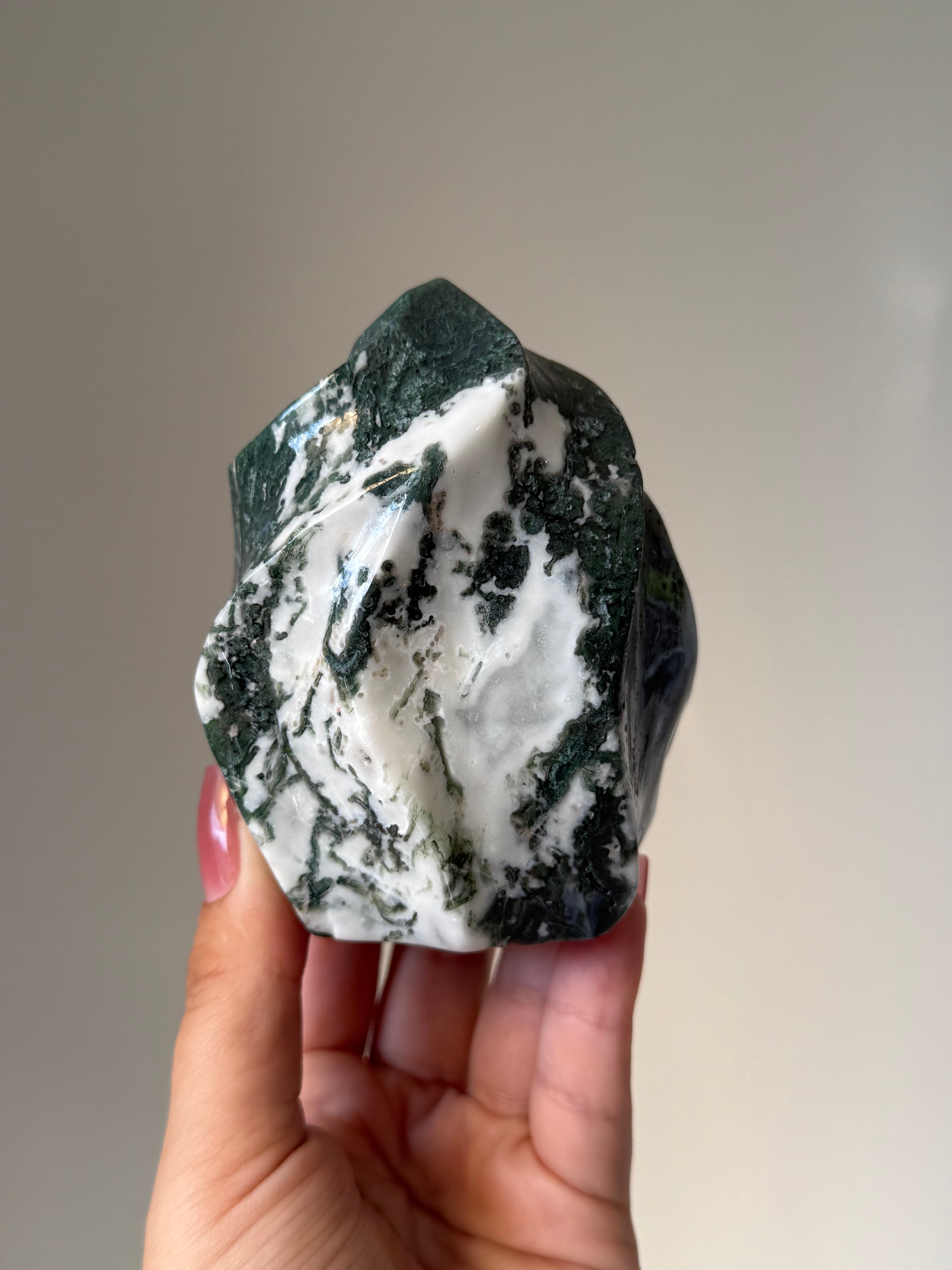 Moss Agate Flame Carving – Natural Moss Agate Crystal for Grounding, New Beginnings & Meditation Decor